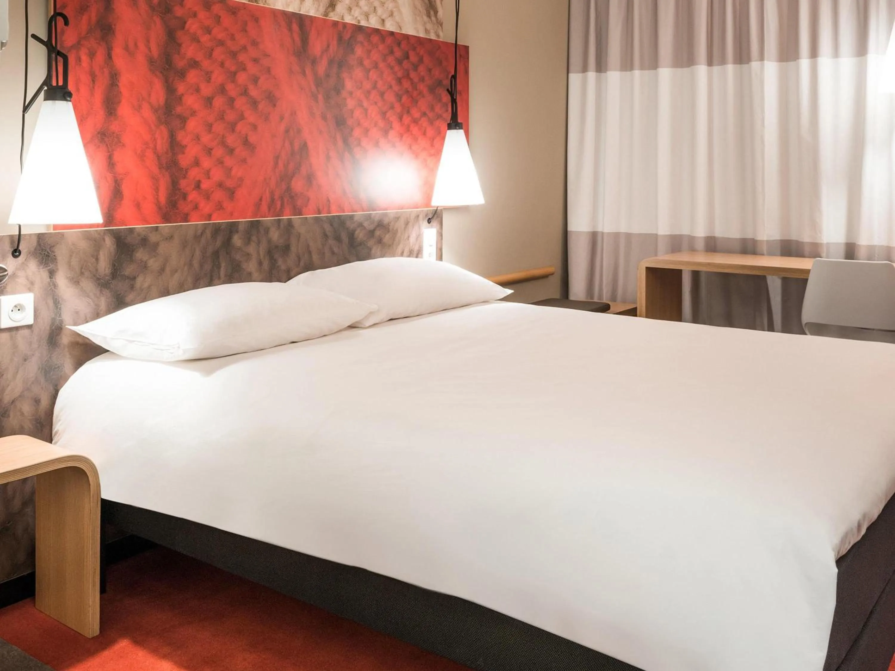 Bedroom, Bed in ibis Coventry Centre