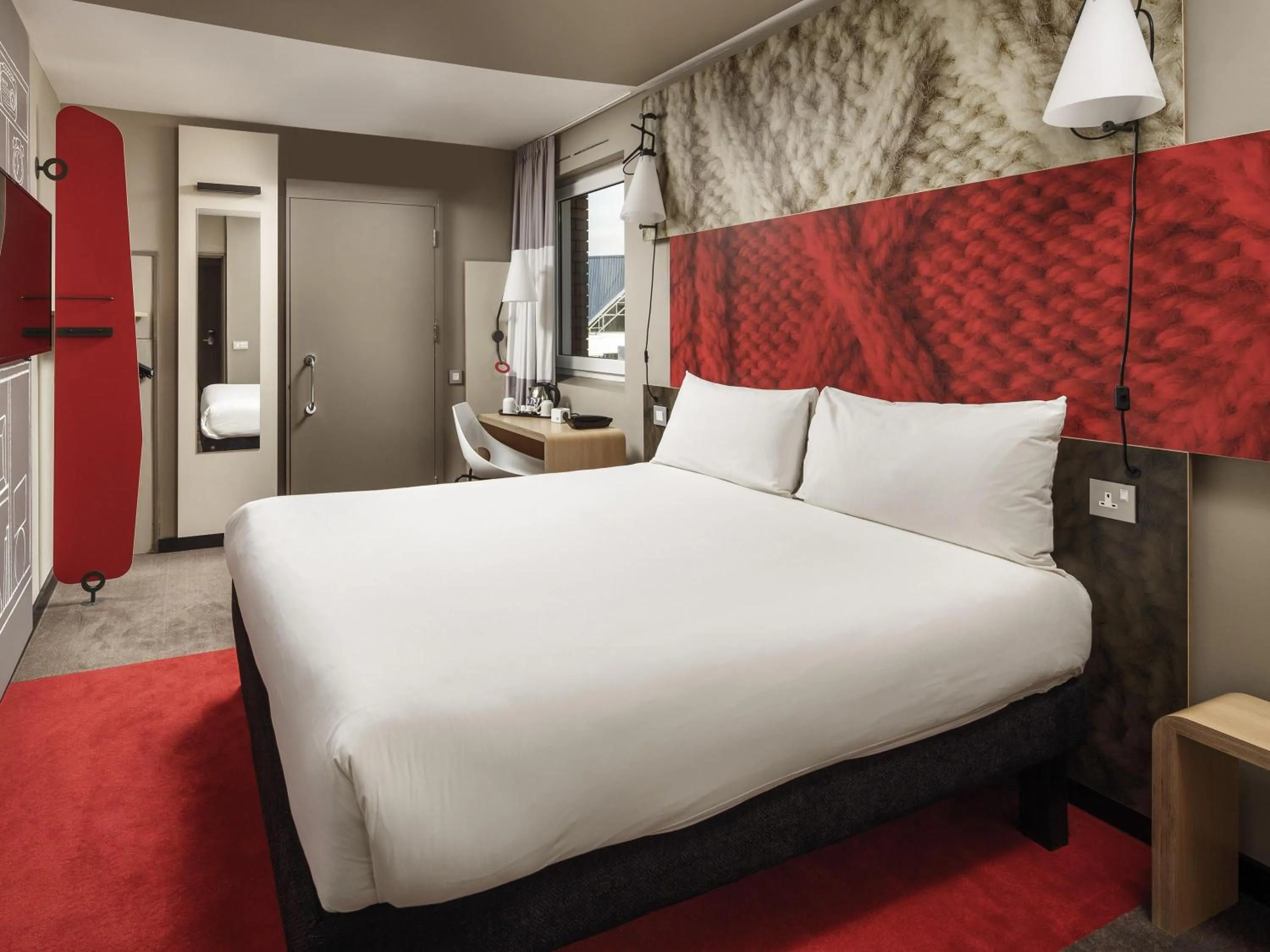 Bedroom, Bed in ibis Coventry Centre