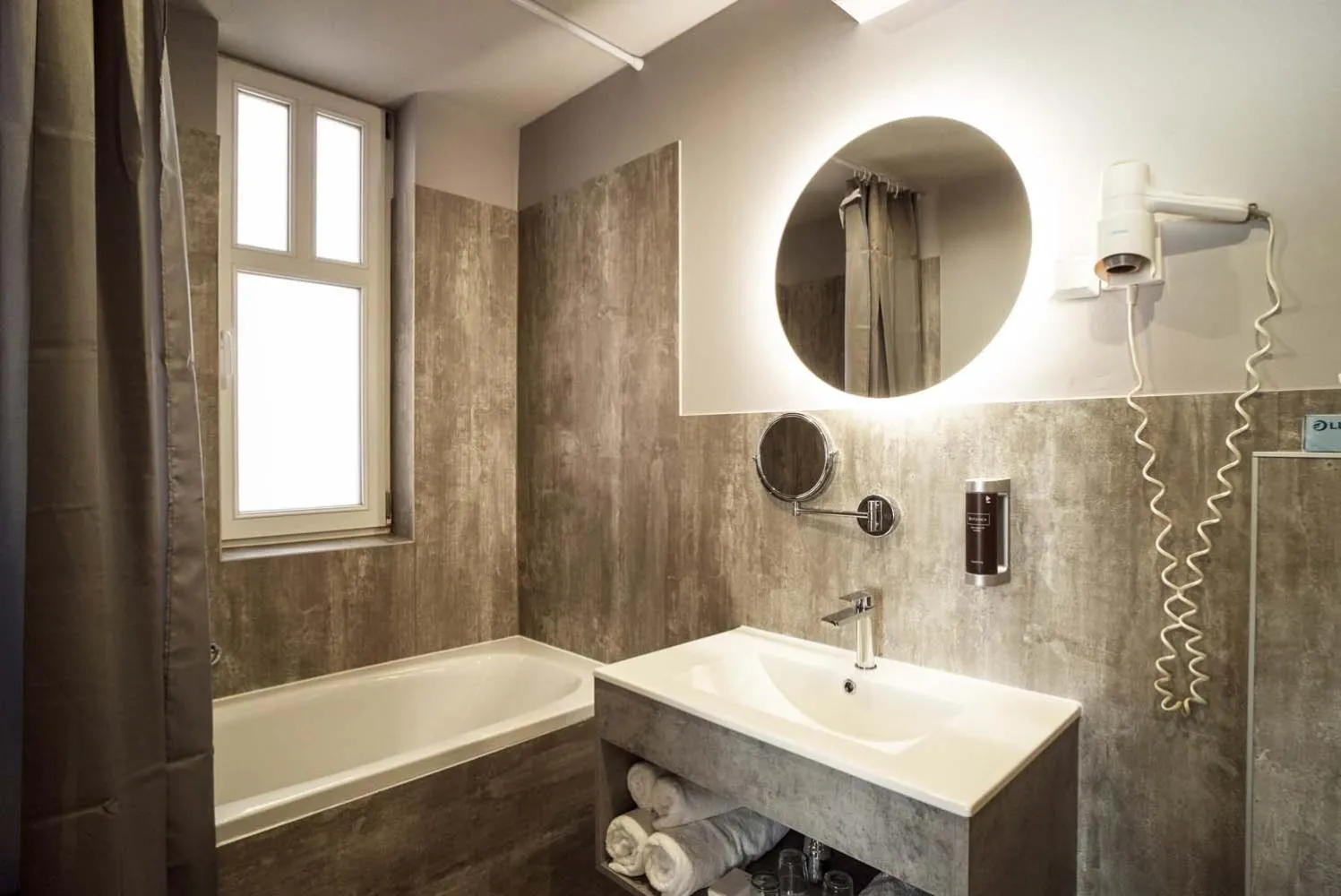 Bath in Hotel Civitas