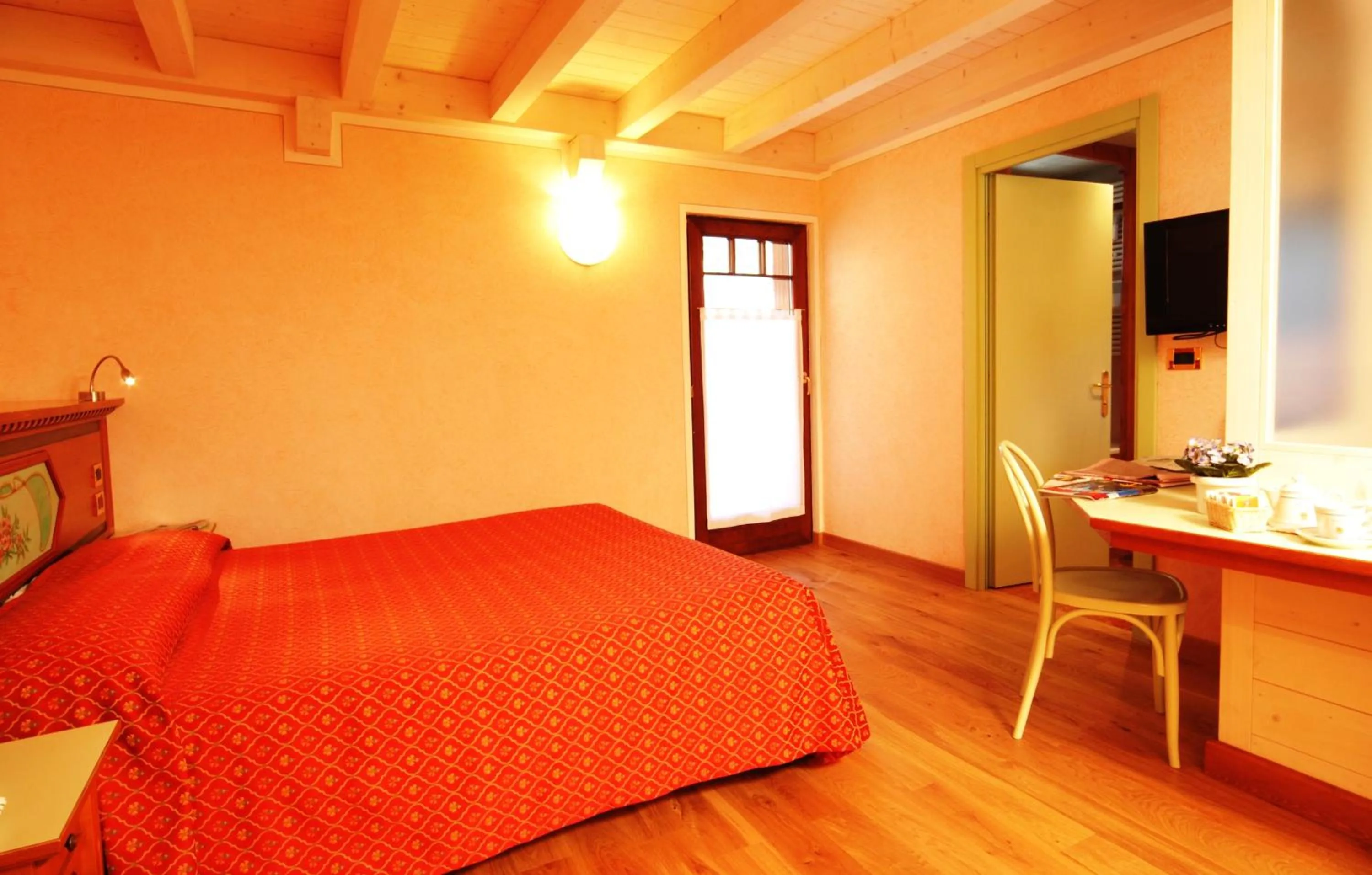 Photo of the whole room, Bed in Hotel Ideal