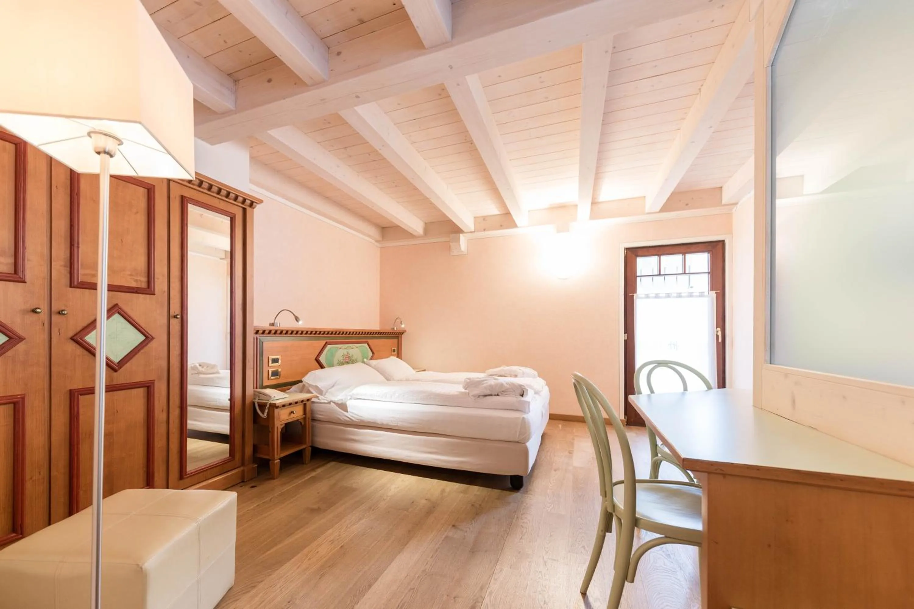 Bedroom, Bed in Hotel Ideal