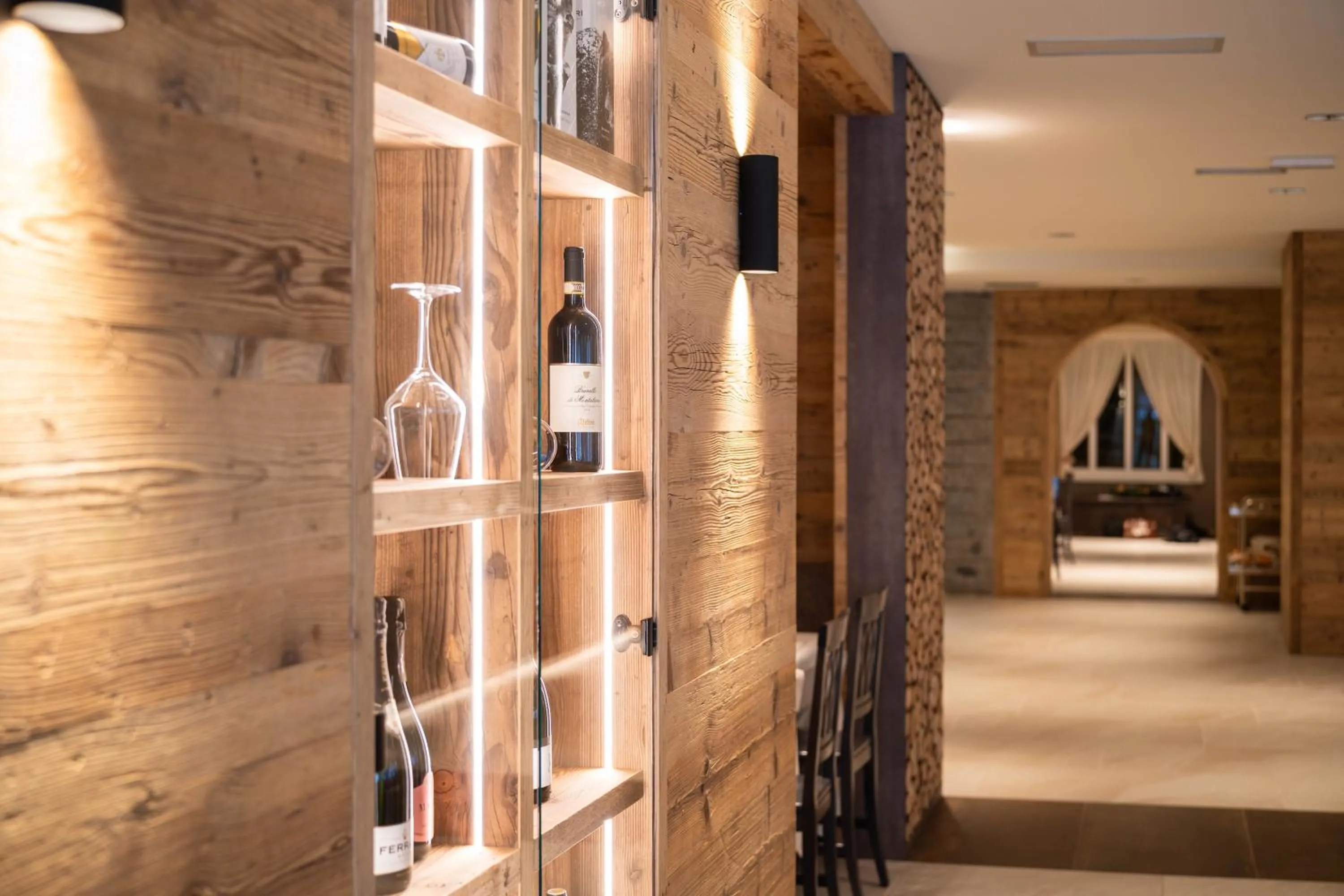 Restaurant/places to eat in Hotel Ideal