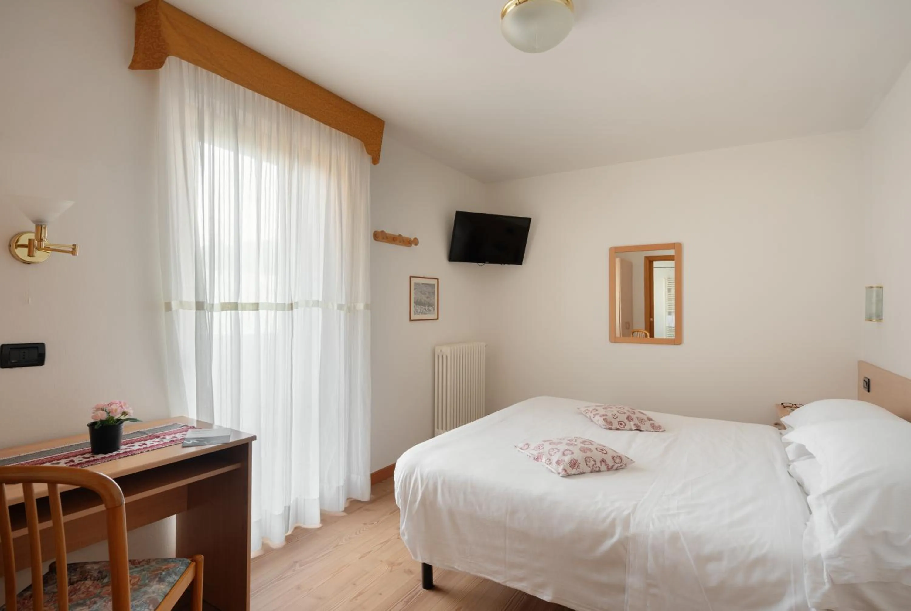 TV and multimedia, Bed in Hotel Villa Emma