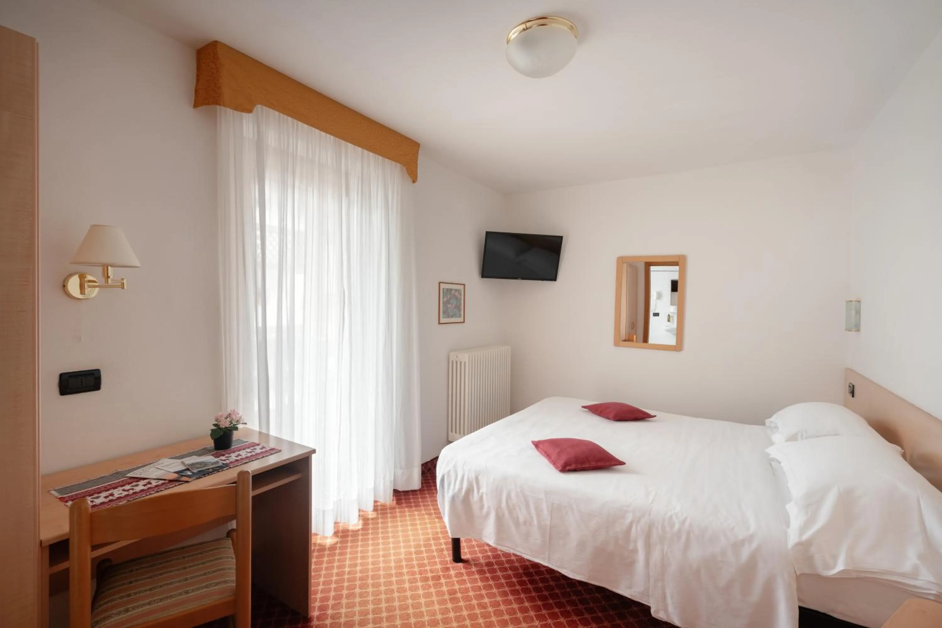 TV and multimedia, Bed in Hotel Villa Emma