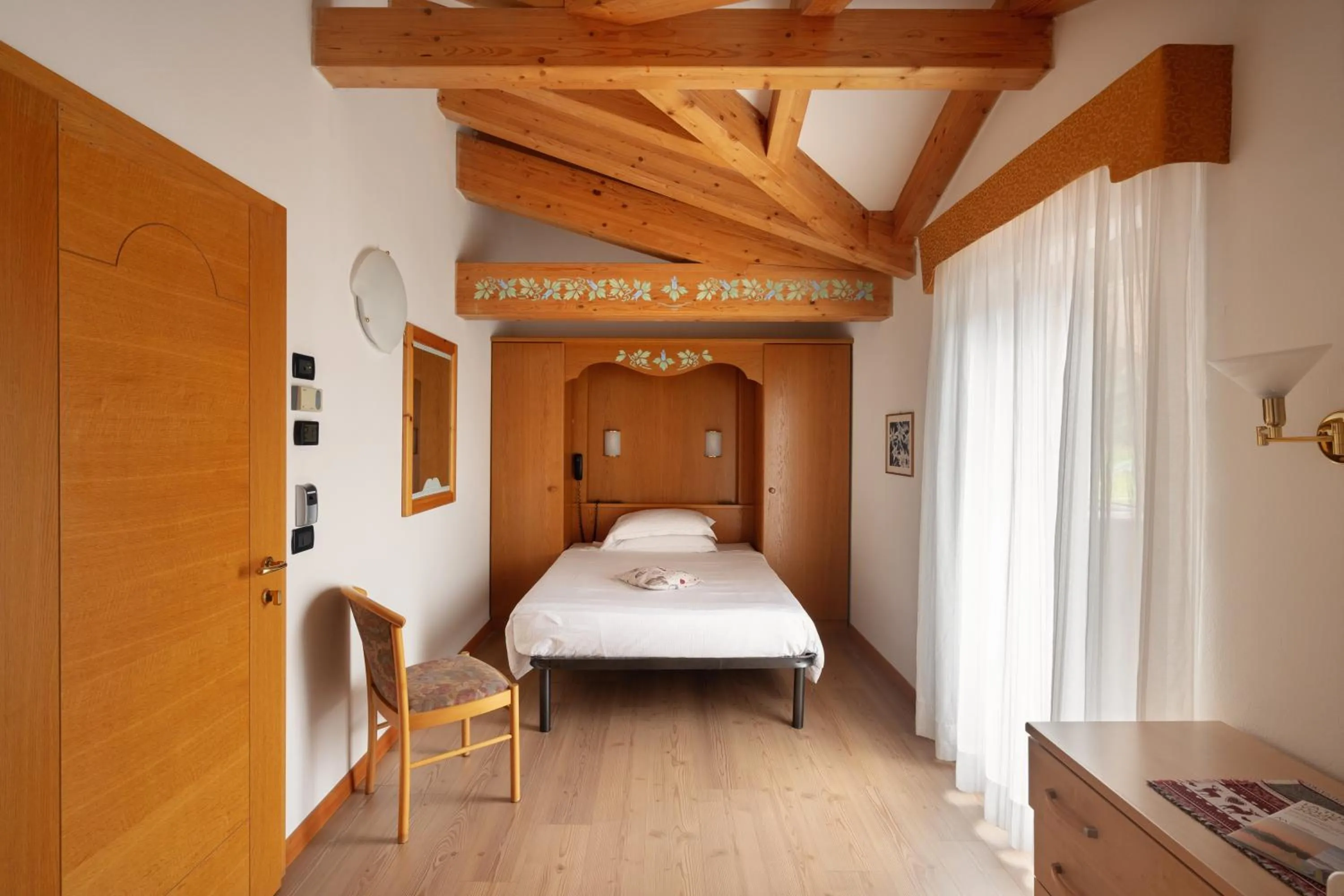 TV and multimedia, Bed in Hotel Villa Emma