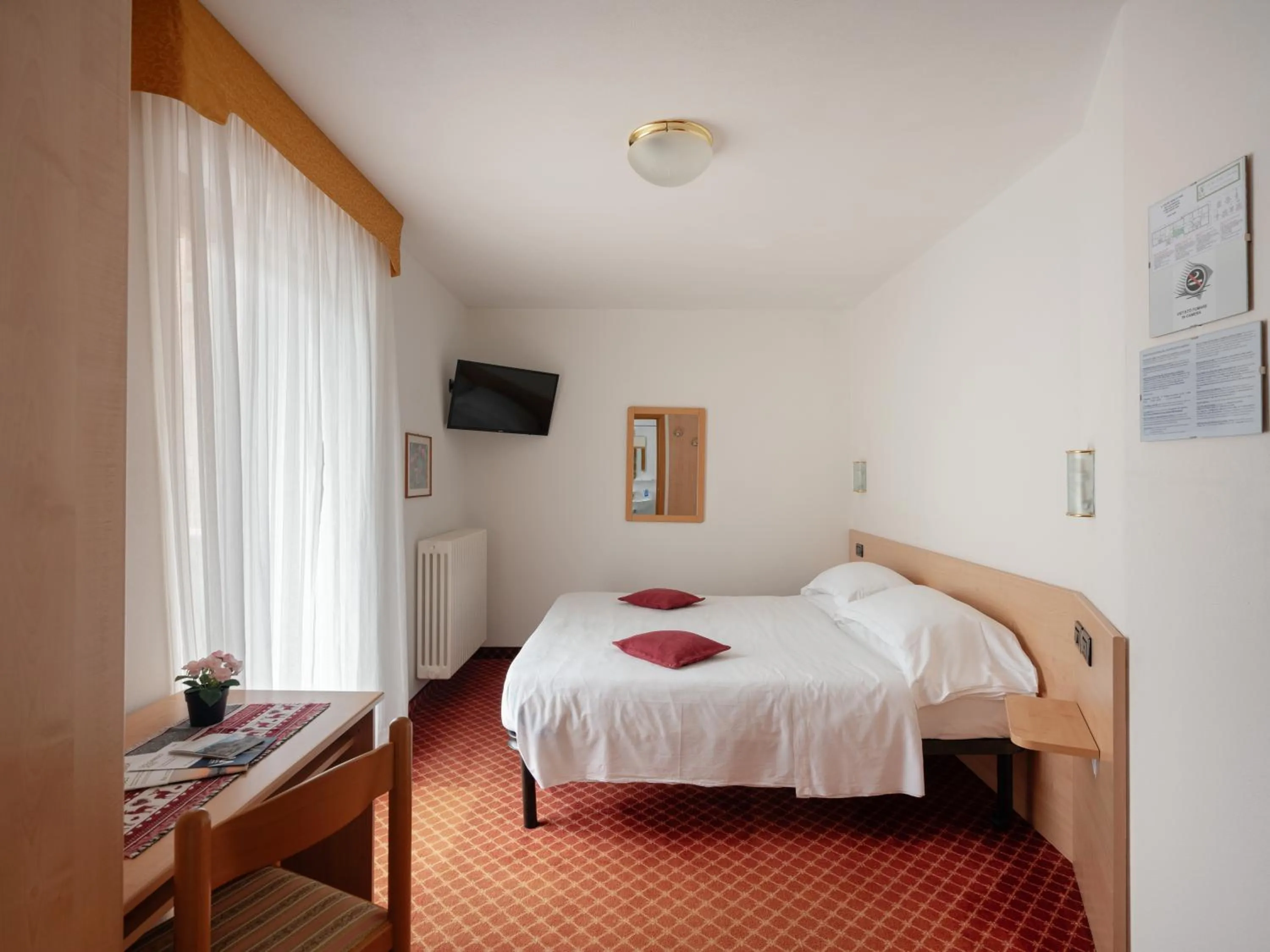 TV and multimedia, Bed in Hotel Villa Emma