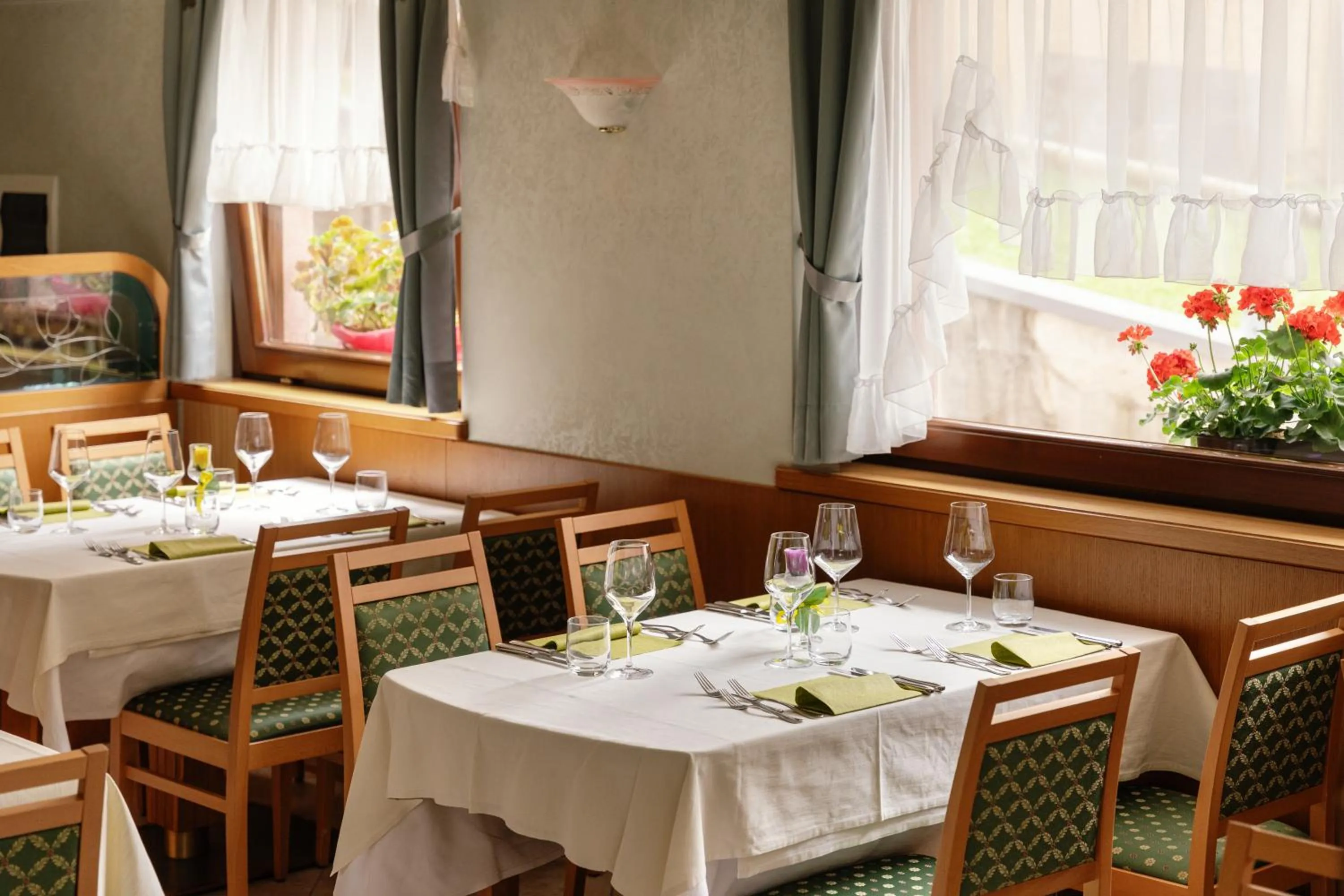 Restaurant/places to eat in Hotel Villa Emma