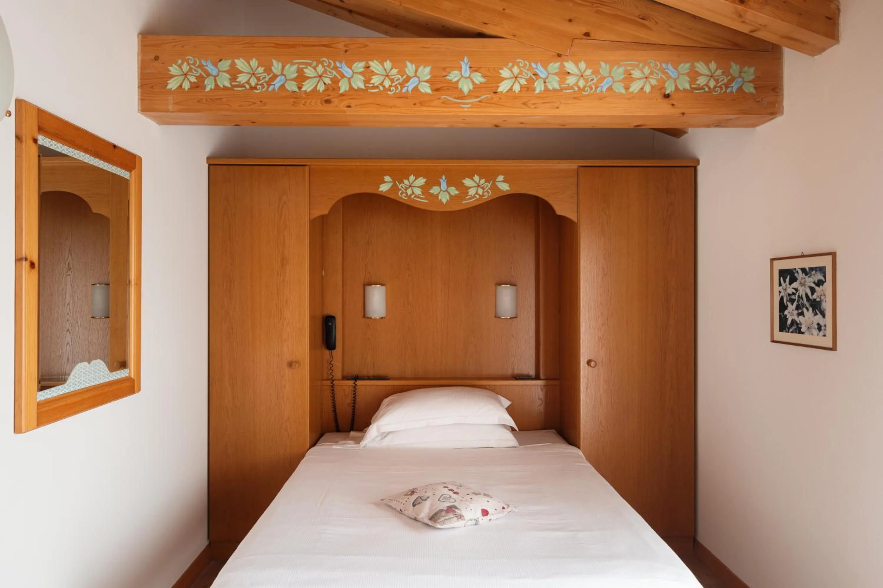 TV and multimedia, Bed in Hotel Villa Emma