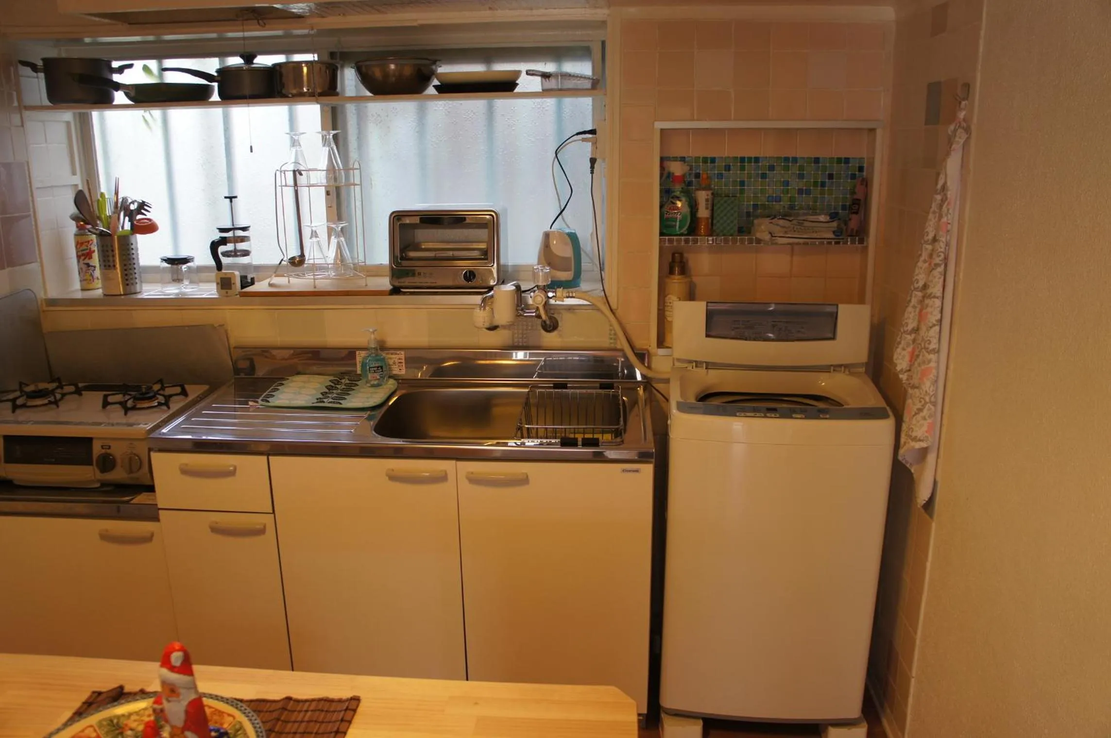 Kitchen or kitchenette in EMS Enoshima クラシックゲストハウス 寝室は個室 犬OK