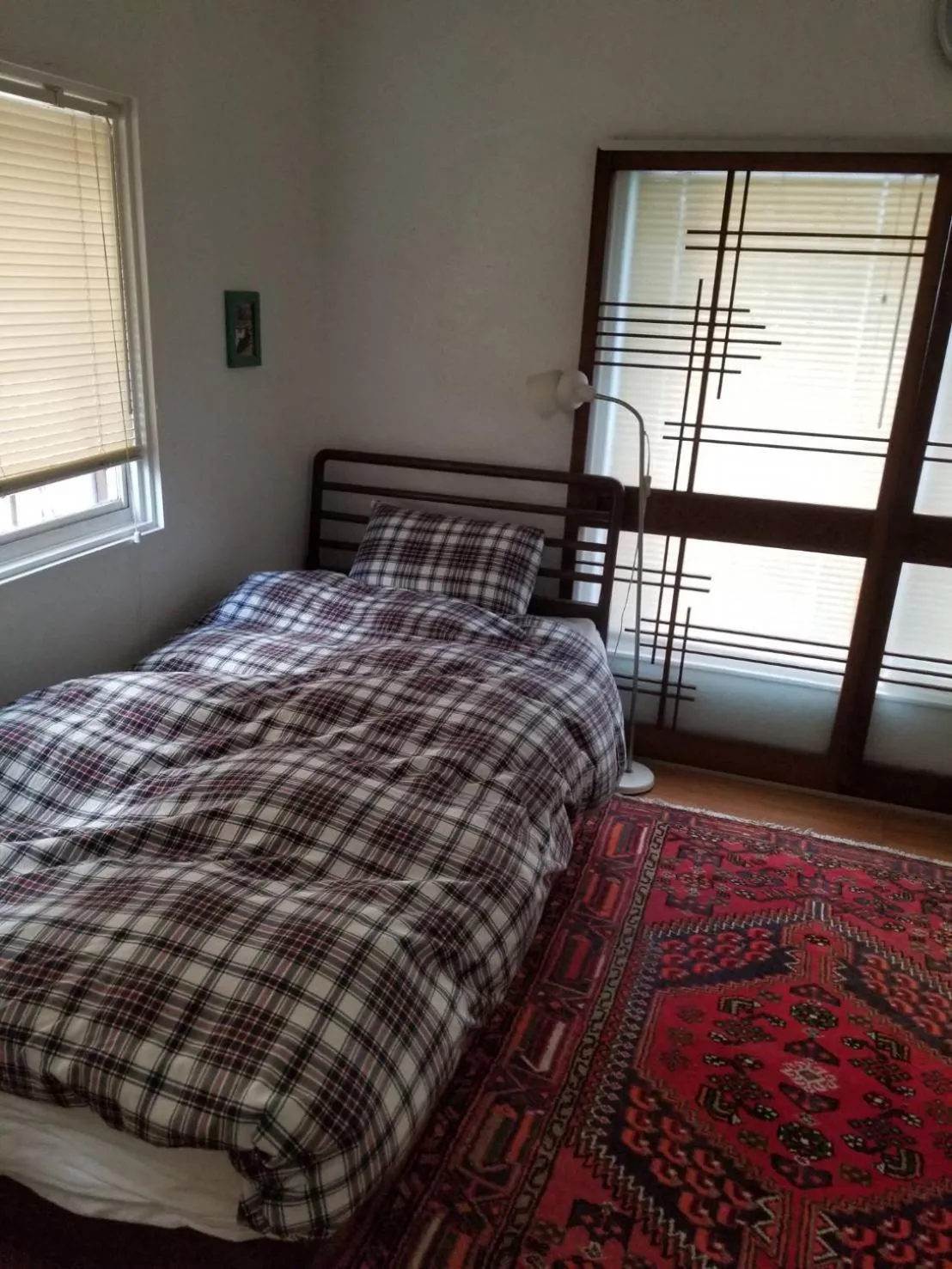 Bed in EMS Enoshima クラシックゲストハウス 寝室は個室 犬OK