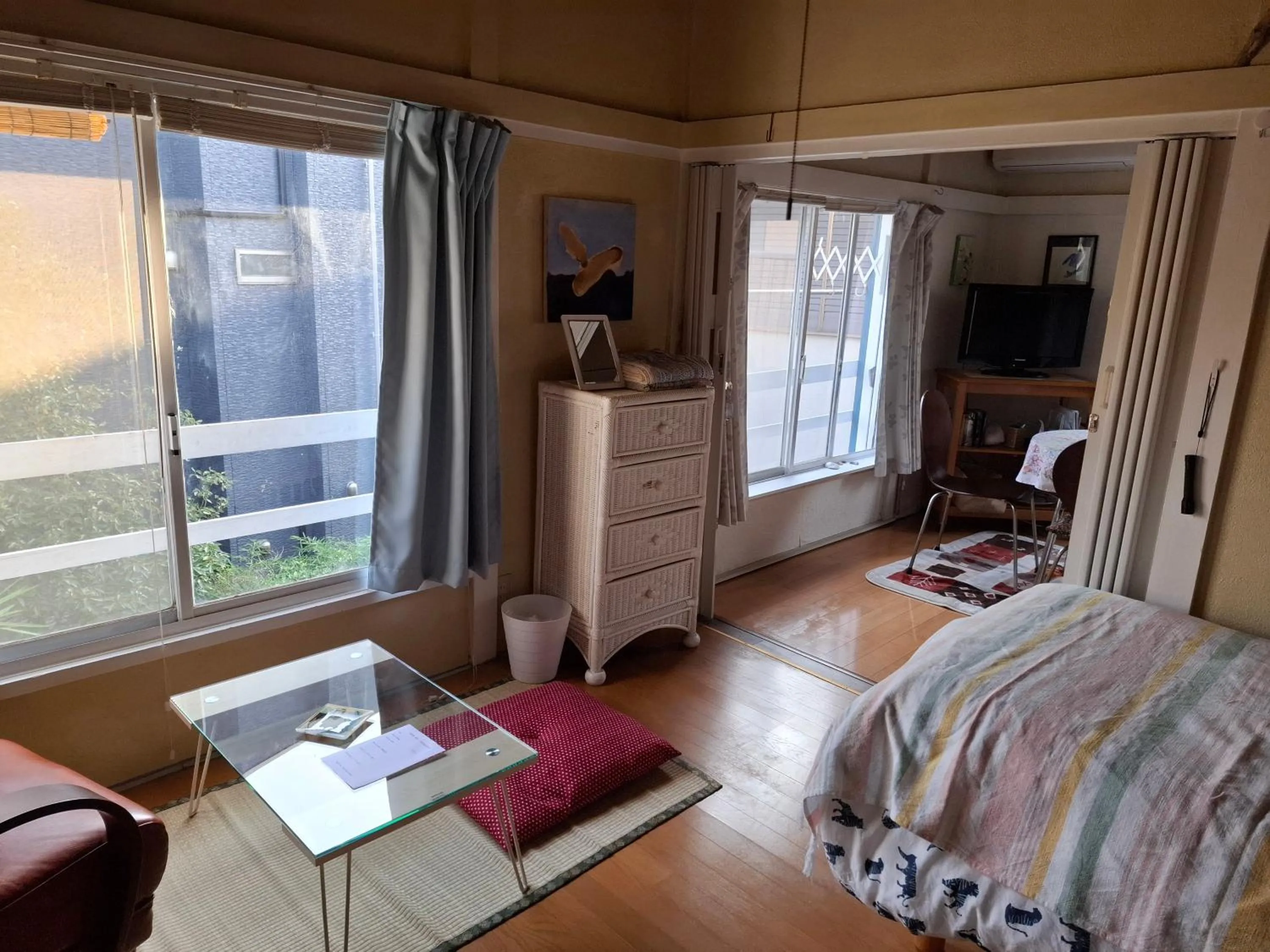 Bed in EMS Enoshima クラシックゲストハウス 寝室は個室 犬OK