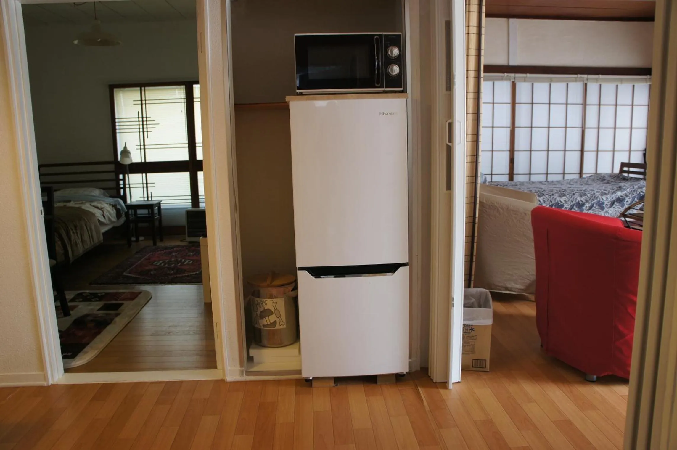 Kitchen or kitchenette in EMS Enoshima クラシックゲストハウス 寝室は個室 犬OK