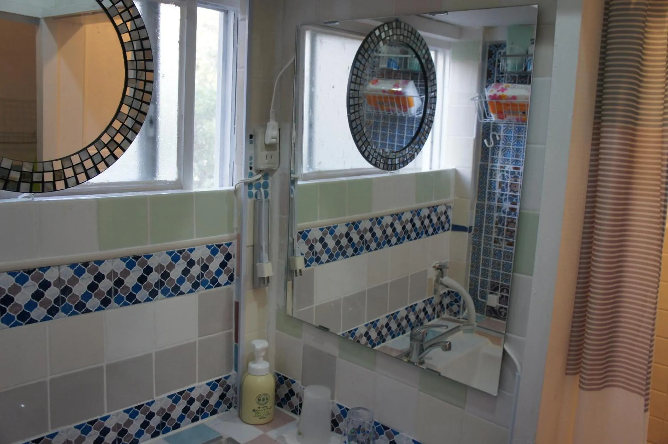 Bathroom in EMS Enoshima クラシックゲストハウス 寝室は個室 犬OK