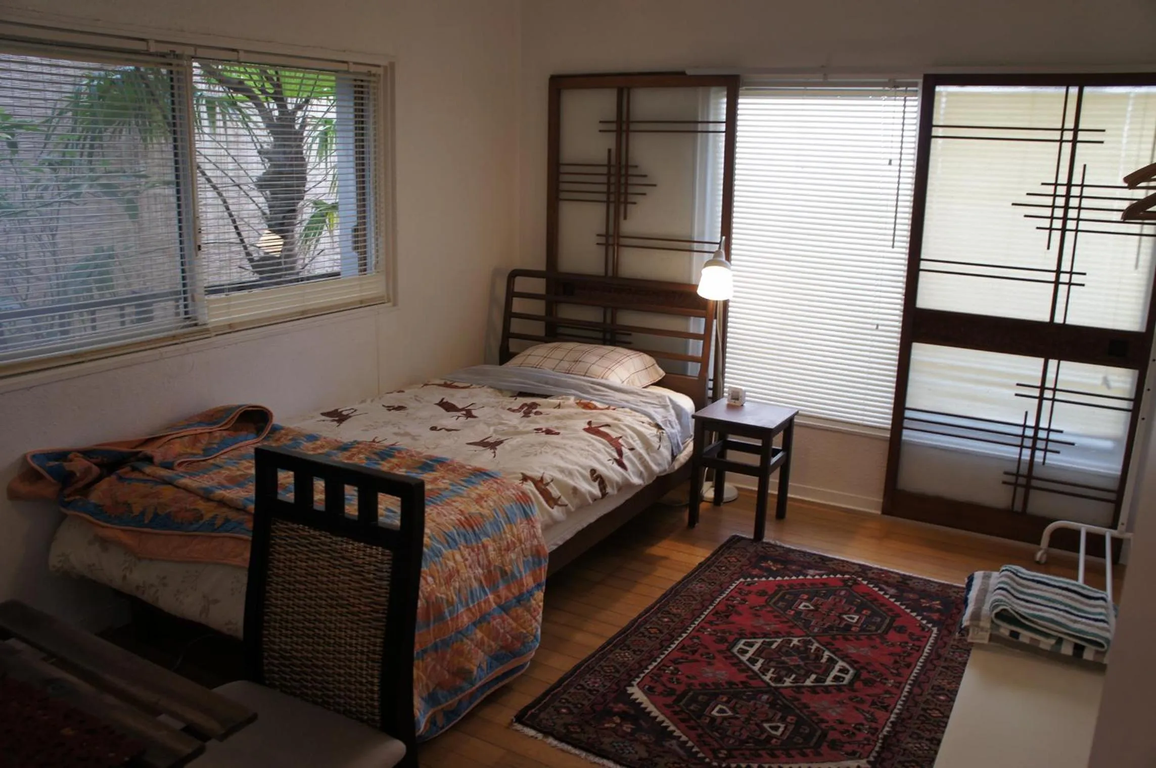 Bed in EMS Enoshima クラシックゲストハウス 寝室は個室 犬OK