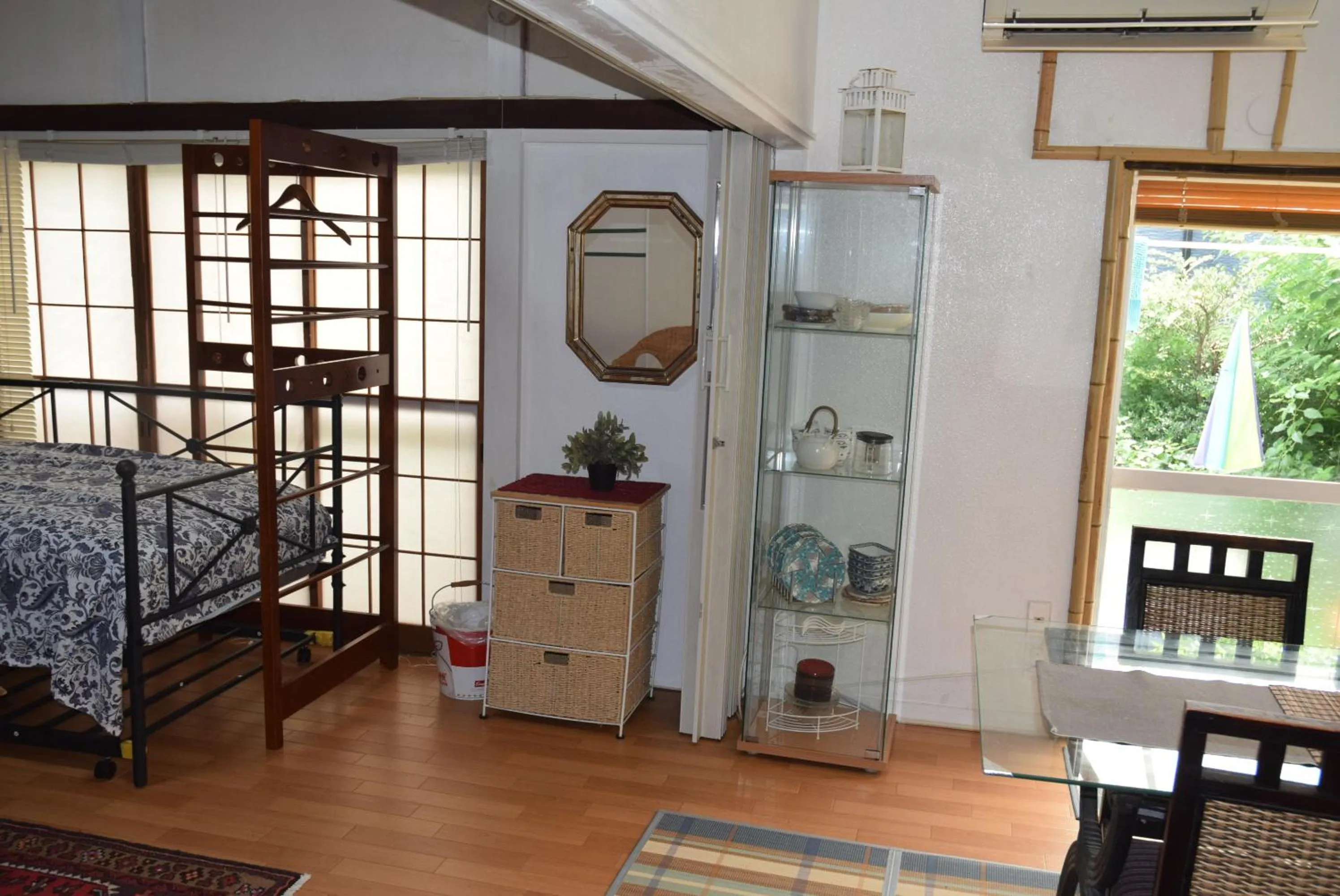 Bed in EMS Enoshima クラシックゲストハウス 寝室は個室 犬OK