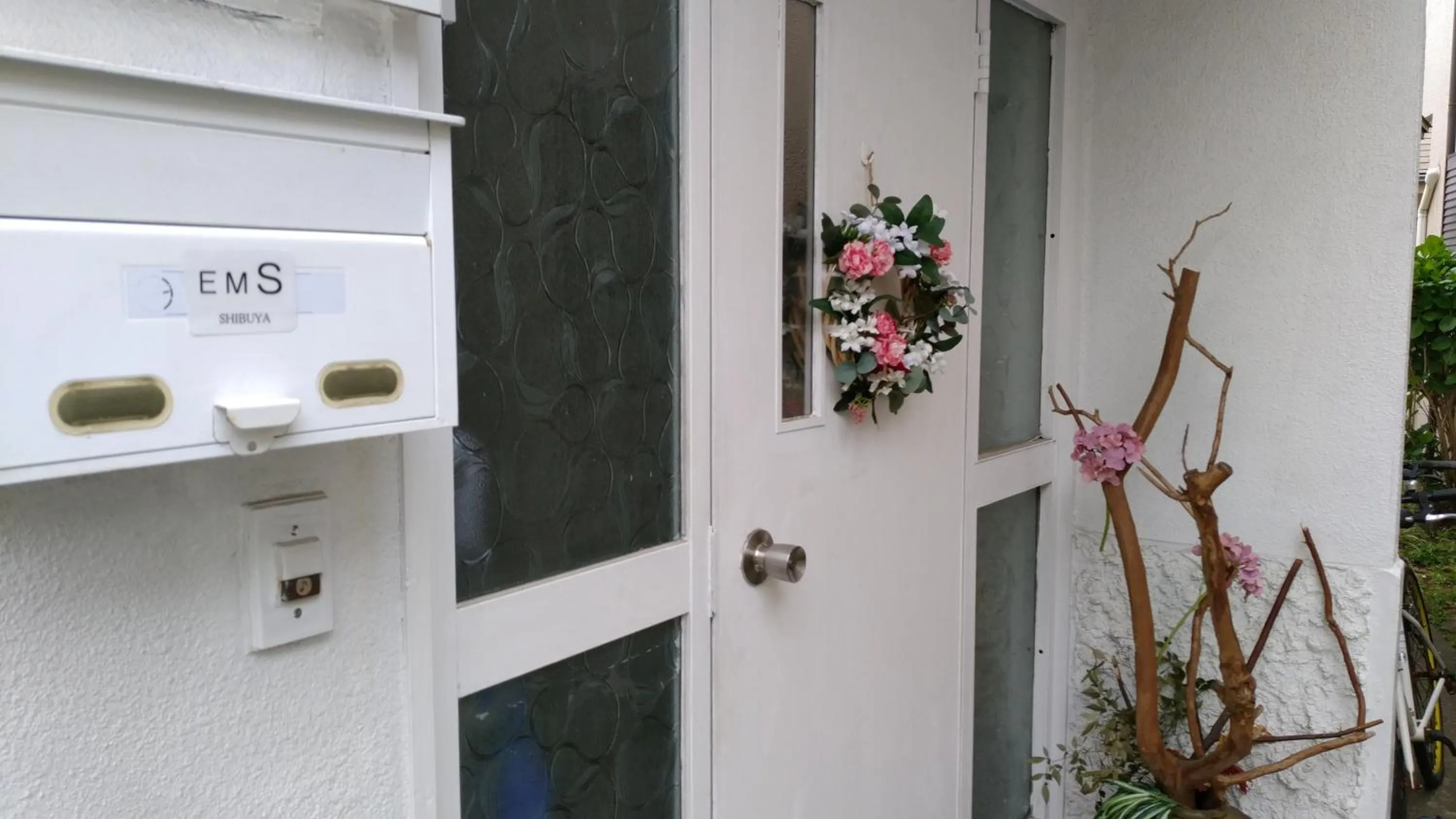 Property building in EMS Enoshima クラシックゲストハウス 寝室は個室 犬OK