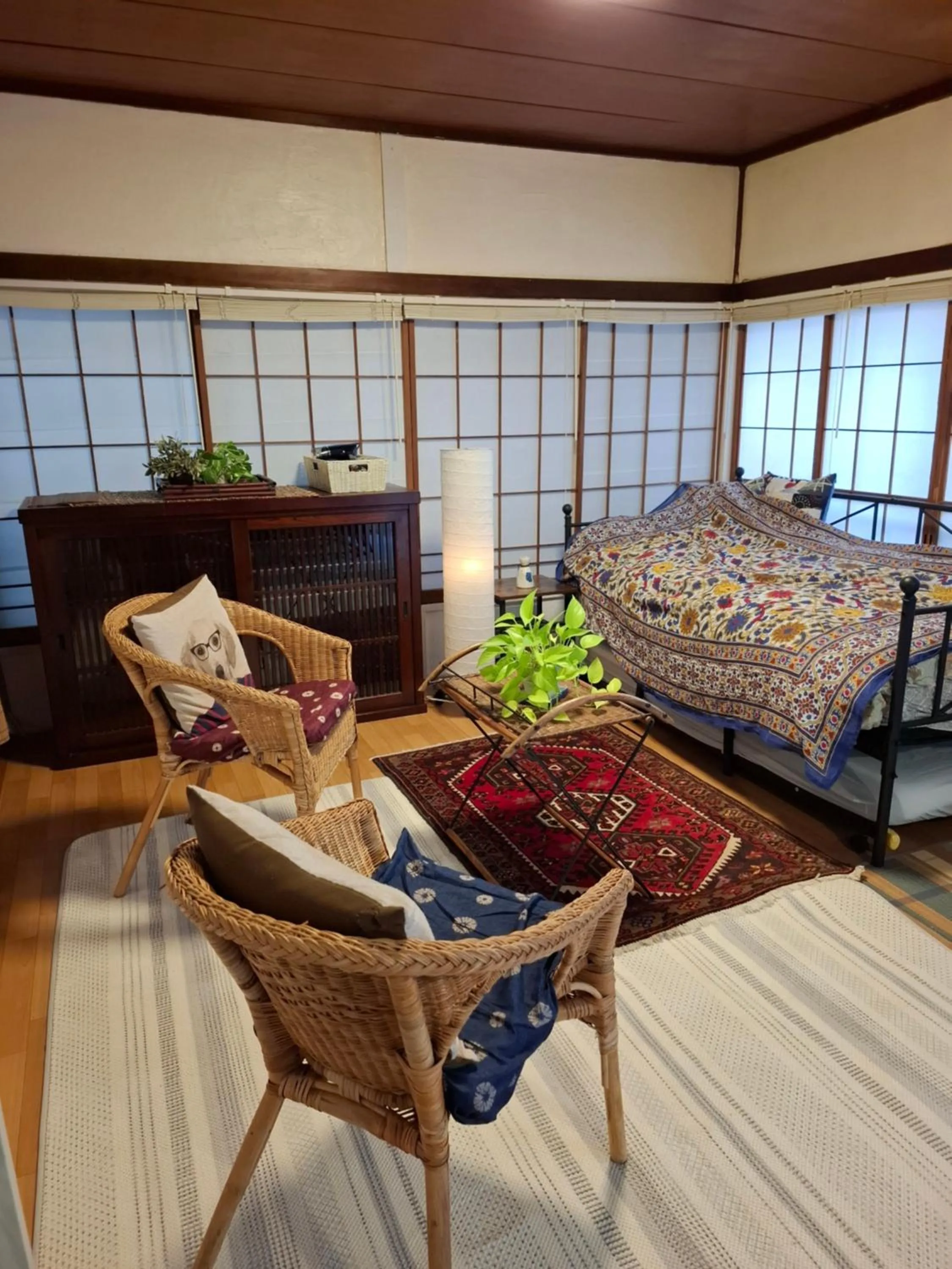 Bed in EMS Enoshima クラシックゲストハウス 寝室は個室 犬OK