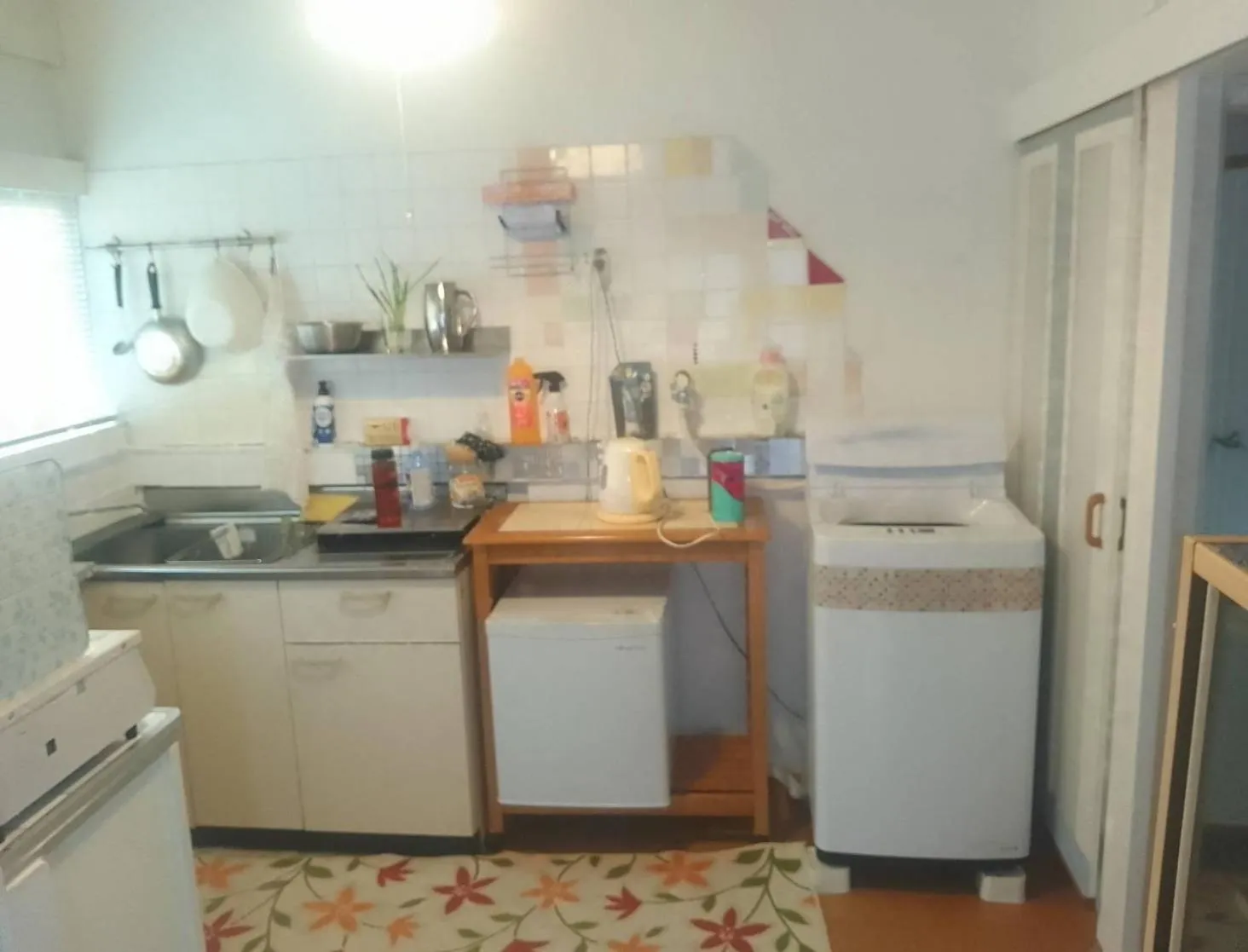 Kitchen or kitchenette in EMS Enoshima クラシックゲストハウス 寝室は個室 犬OK