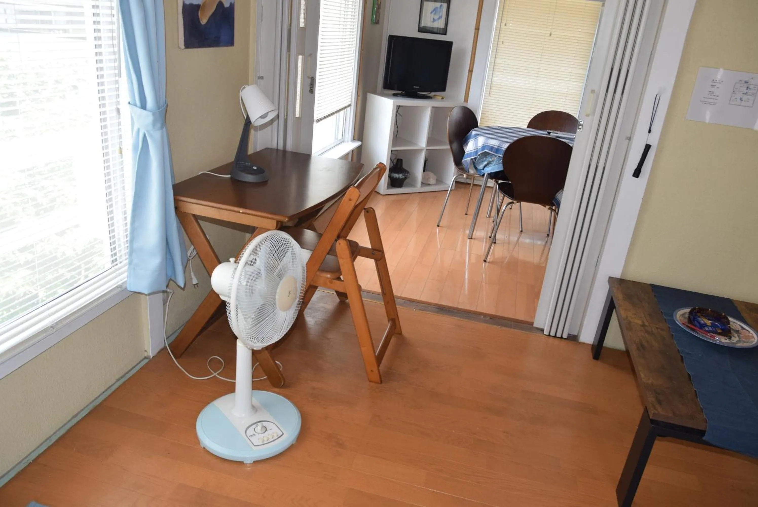 Living room in EMS Enoshima クラシックゲストハウス 寝室は個室 犬OK