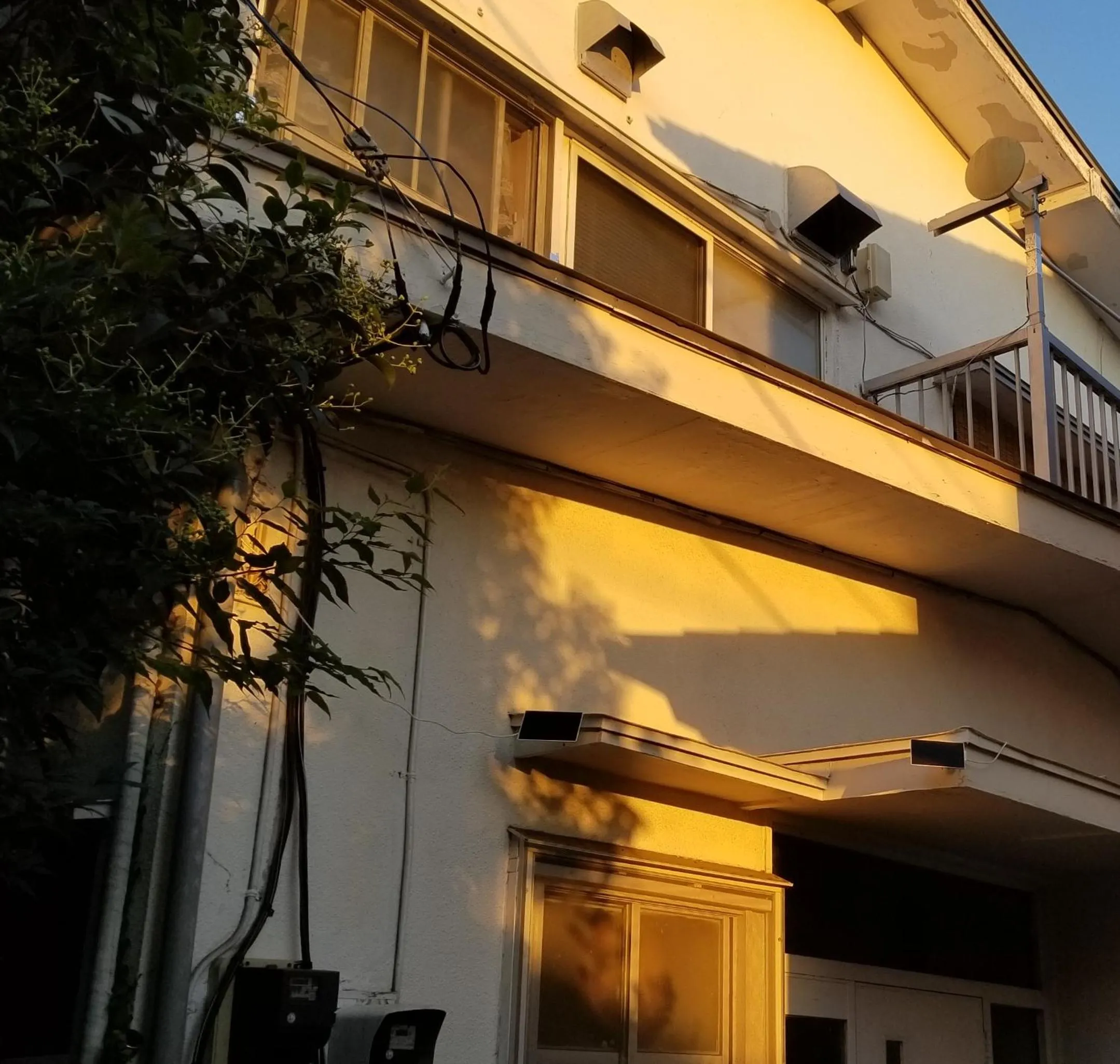 Property building in EMS Enoshima クラシックゲストハウス 寝室は個室 犬OK