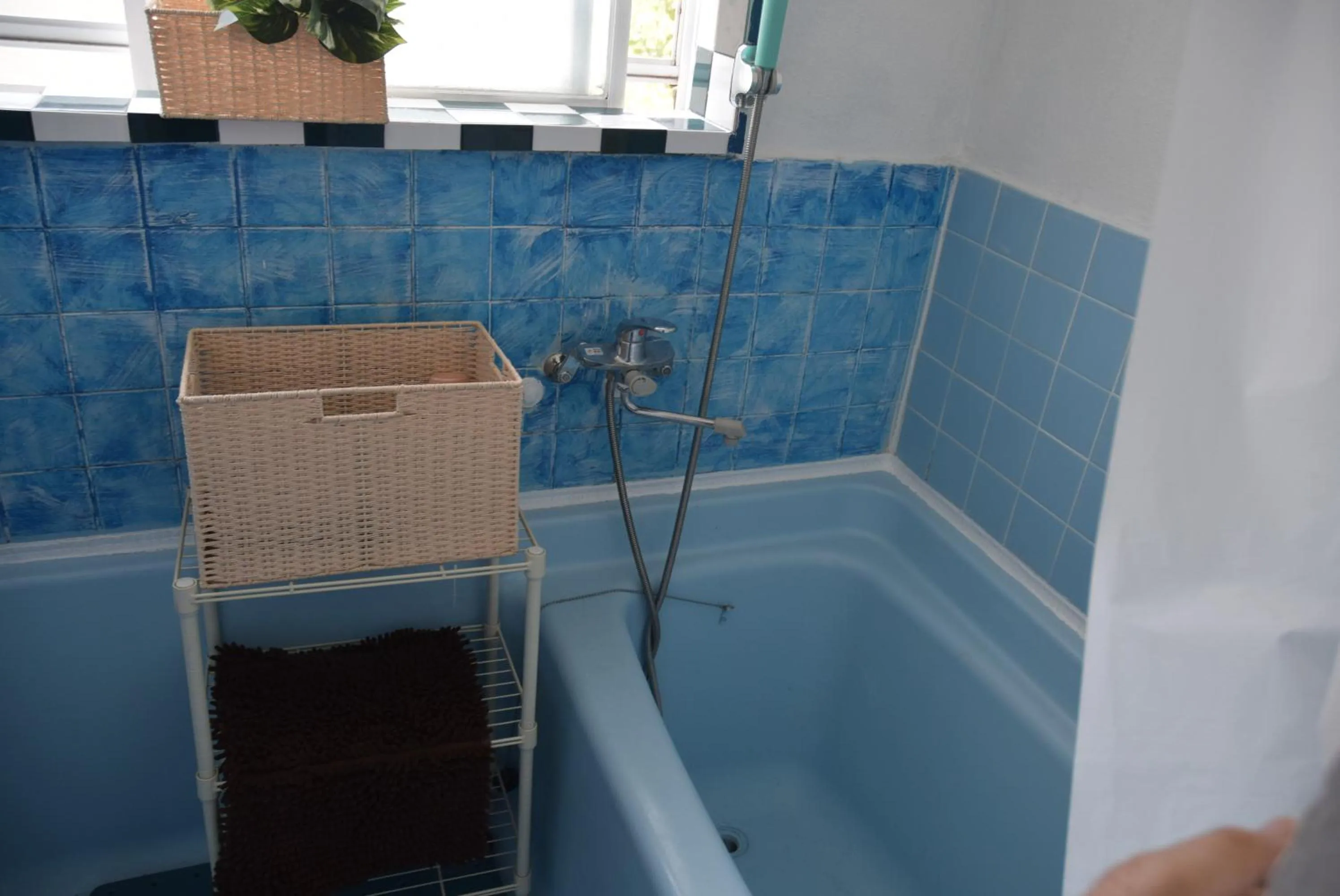 Shower in EMS Enoshima クラシックゲストハウス 寝室は個室 犬OK