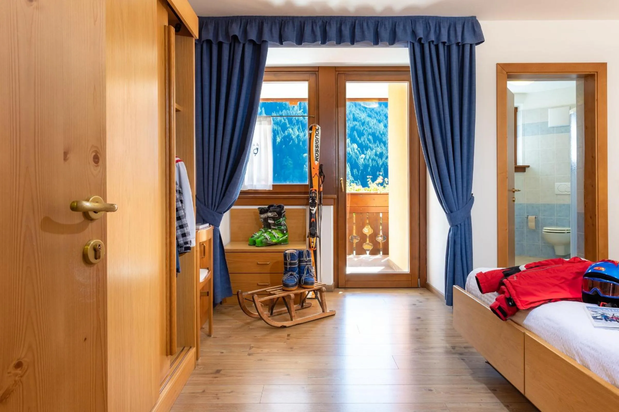 Property building, Bed in Albergo alla Posta