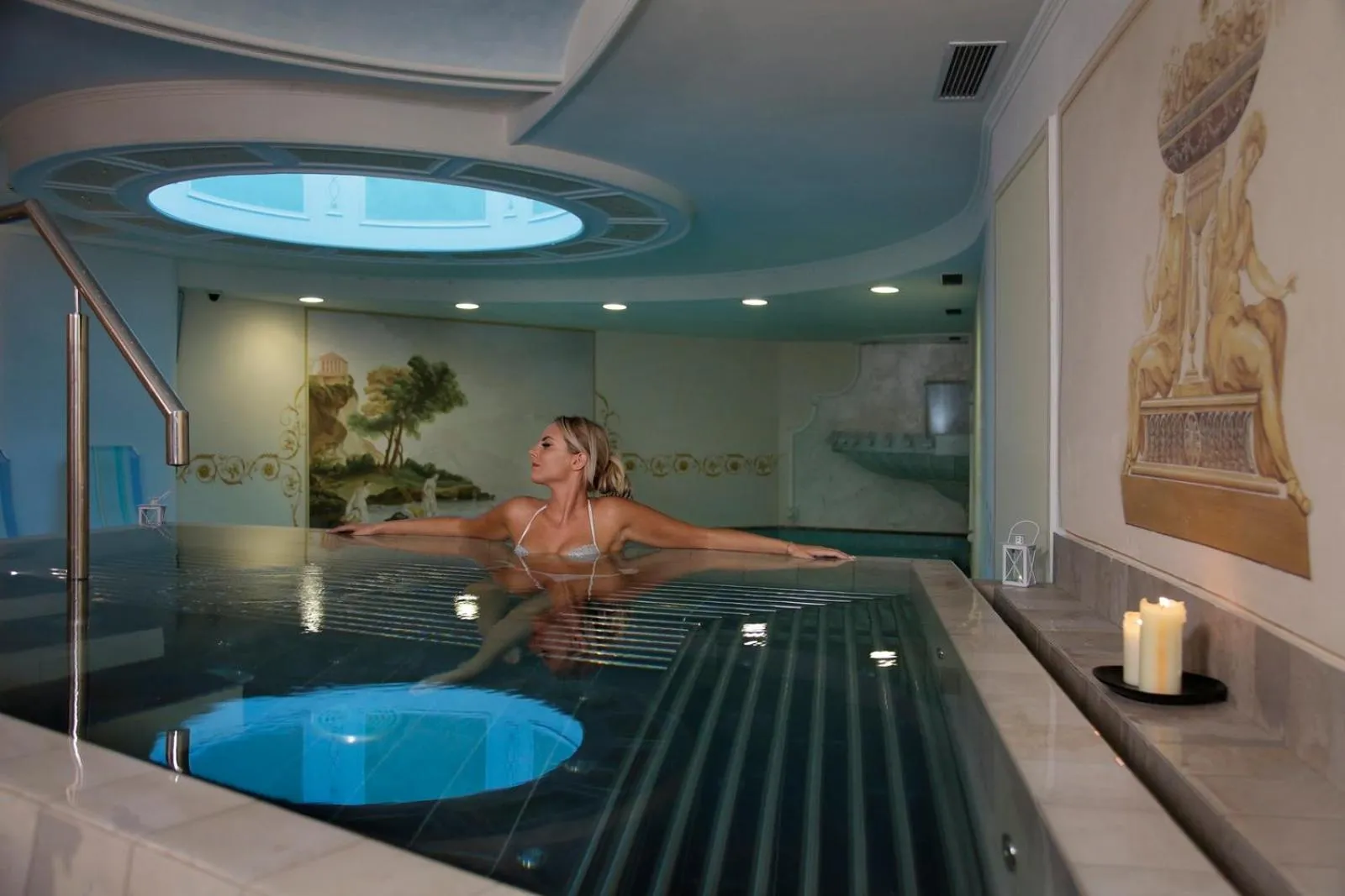 Hot Tub in Cavallino Lovely Hotel