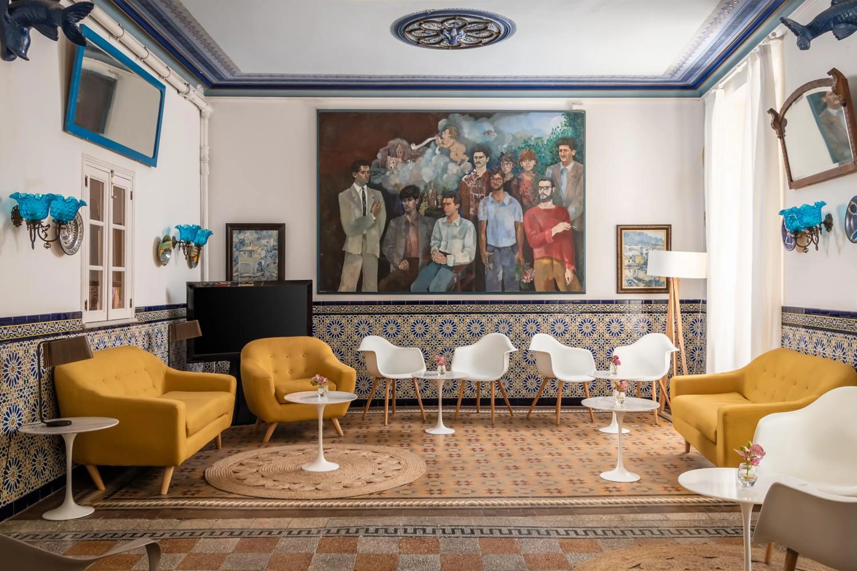 Communal lounge/ TV room in Hotel Medium Romantic