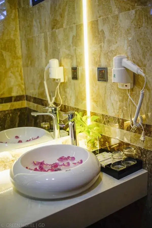 Deluxe Triple Room in Green Hadong Hotel Deluxe Triple Room in Green Hadong Hotel