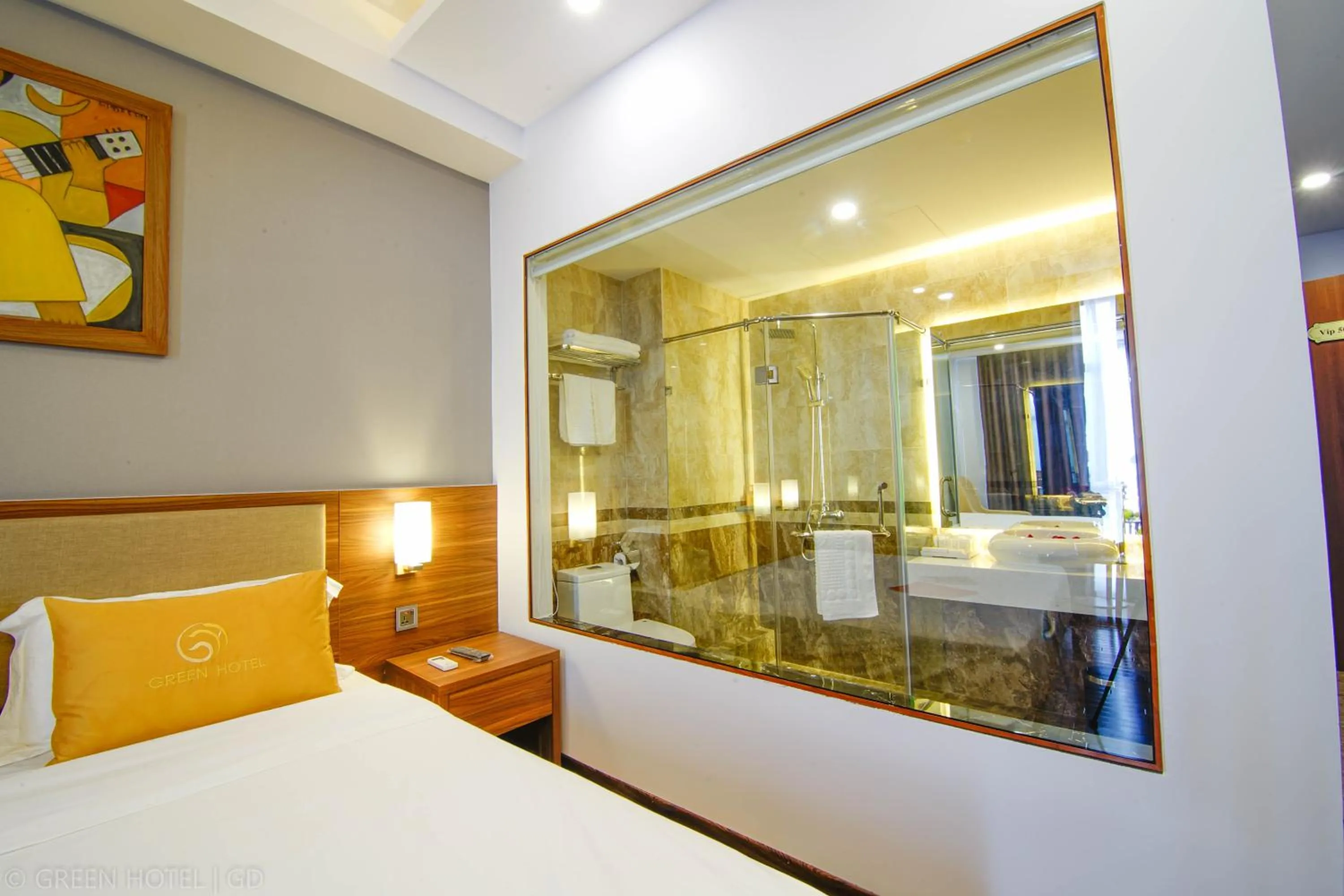 Bedroom, Bed in Green Hadong Hotel