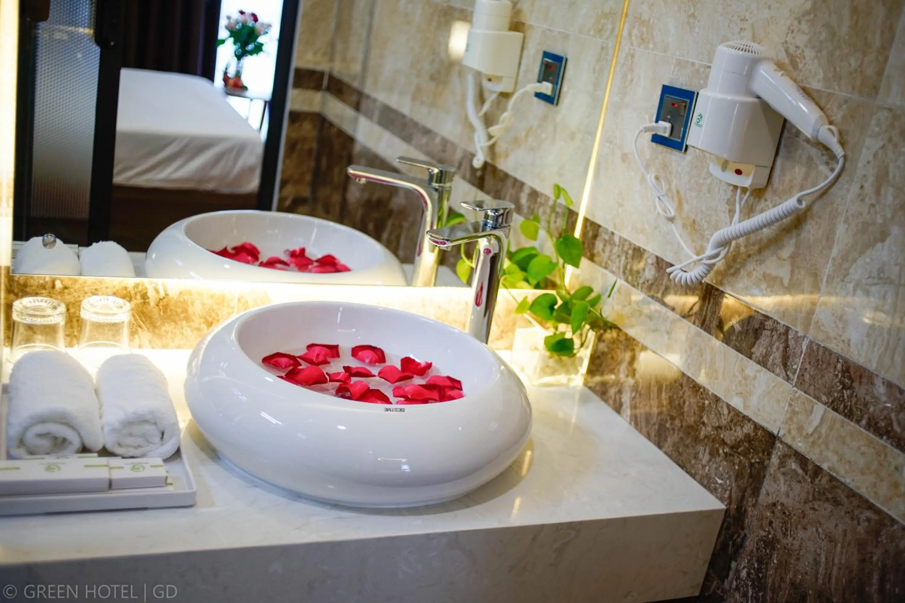 Bathroom in Green Hadong Hotel