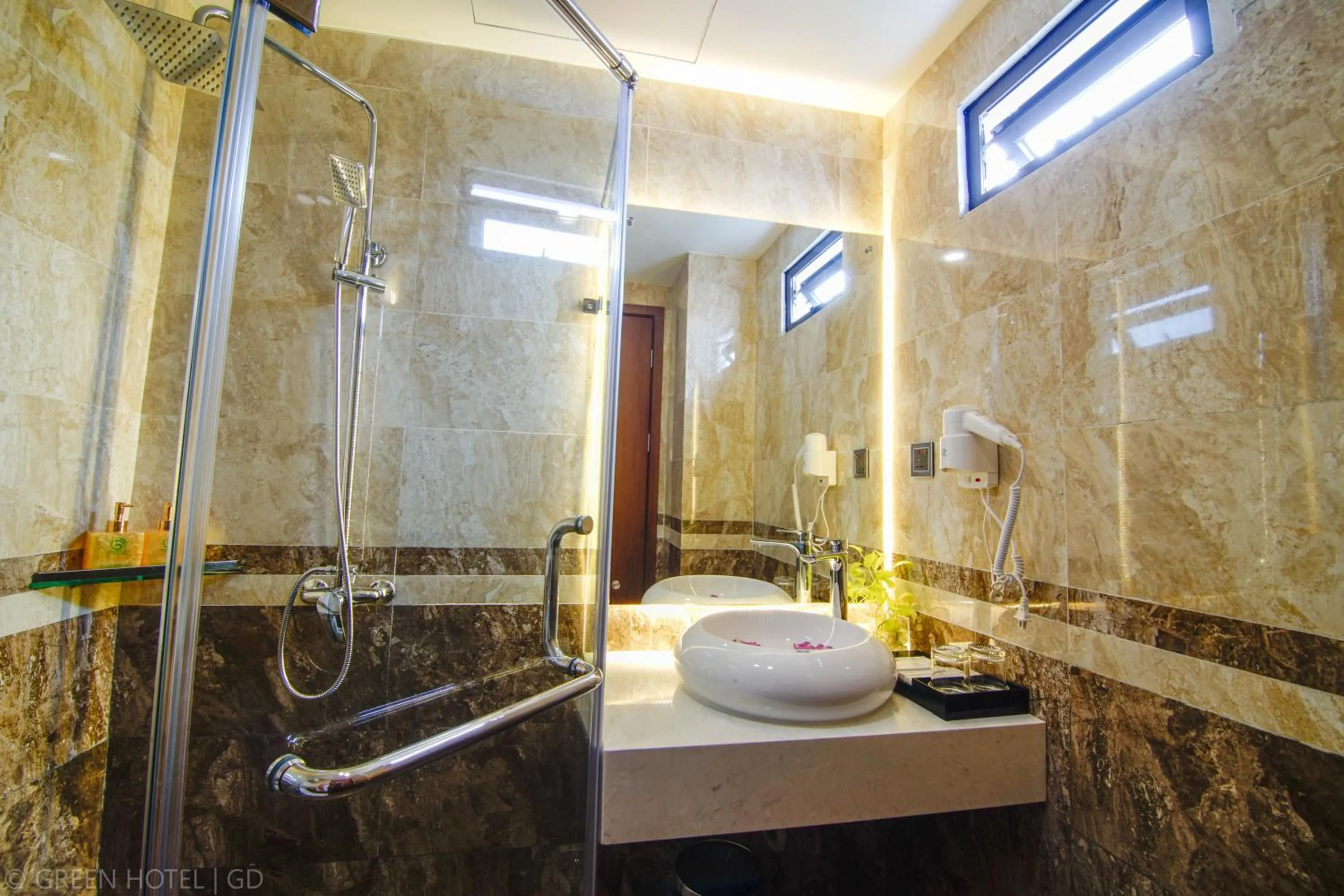 Bathroom in Green Hadong Hotel