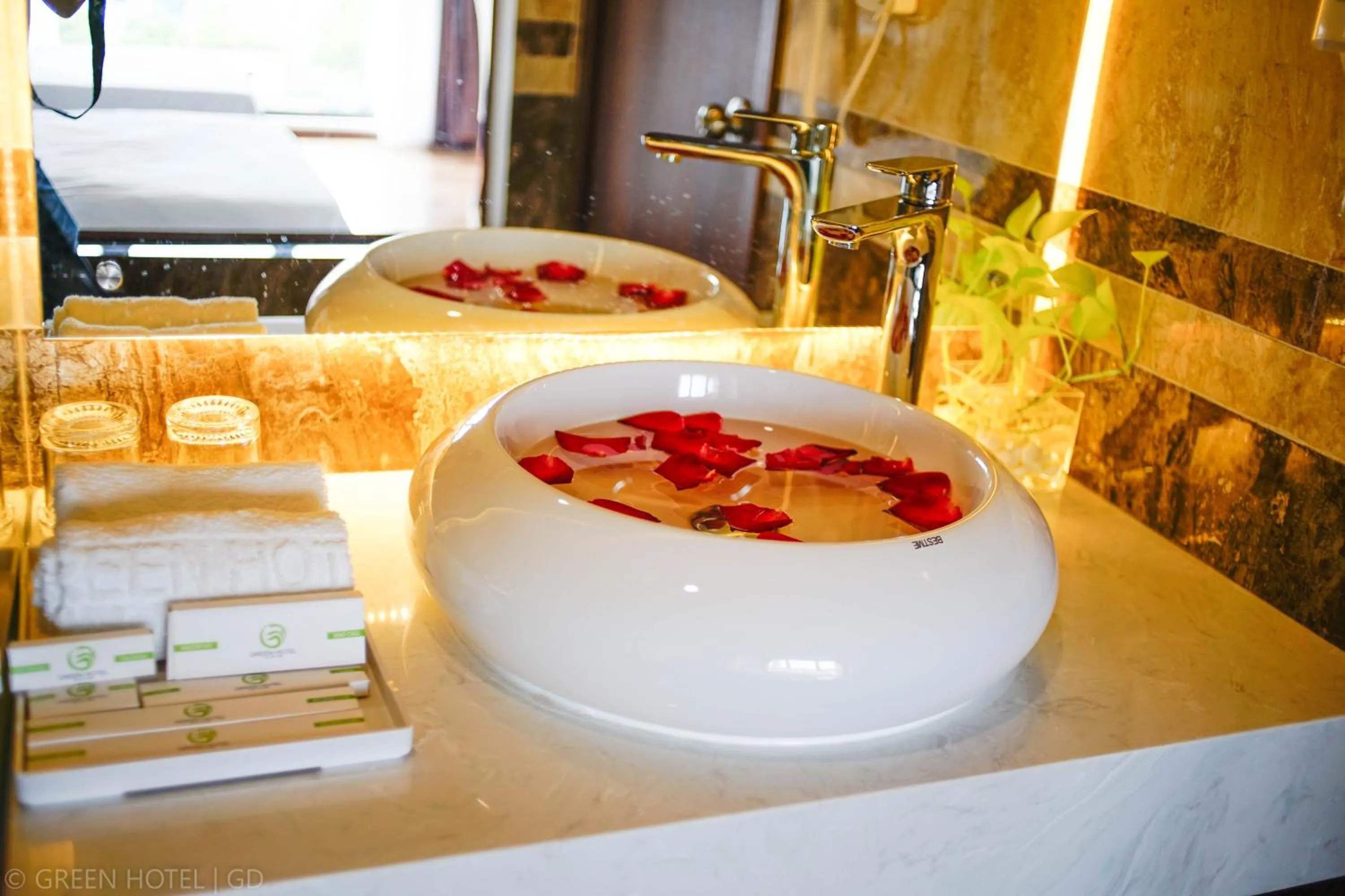Shower in Green Hadong Hotel