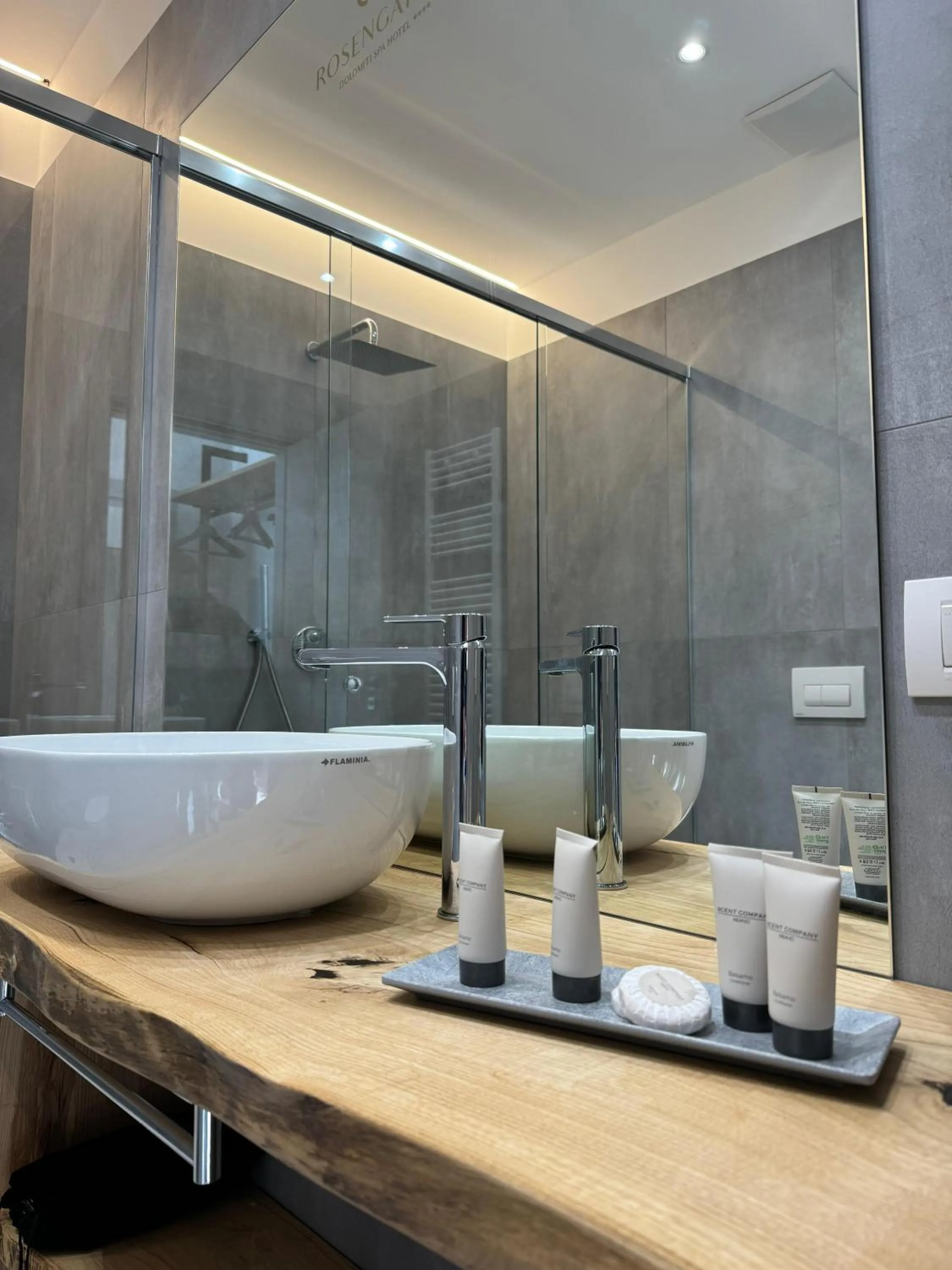 Shower in Hotel Rosengarten