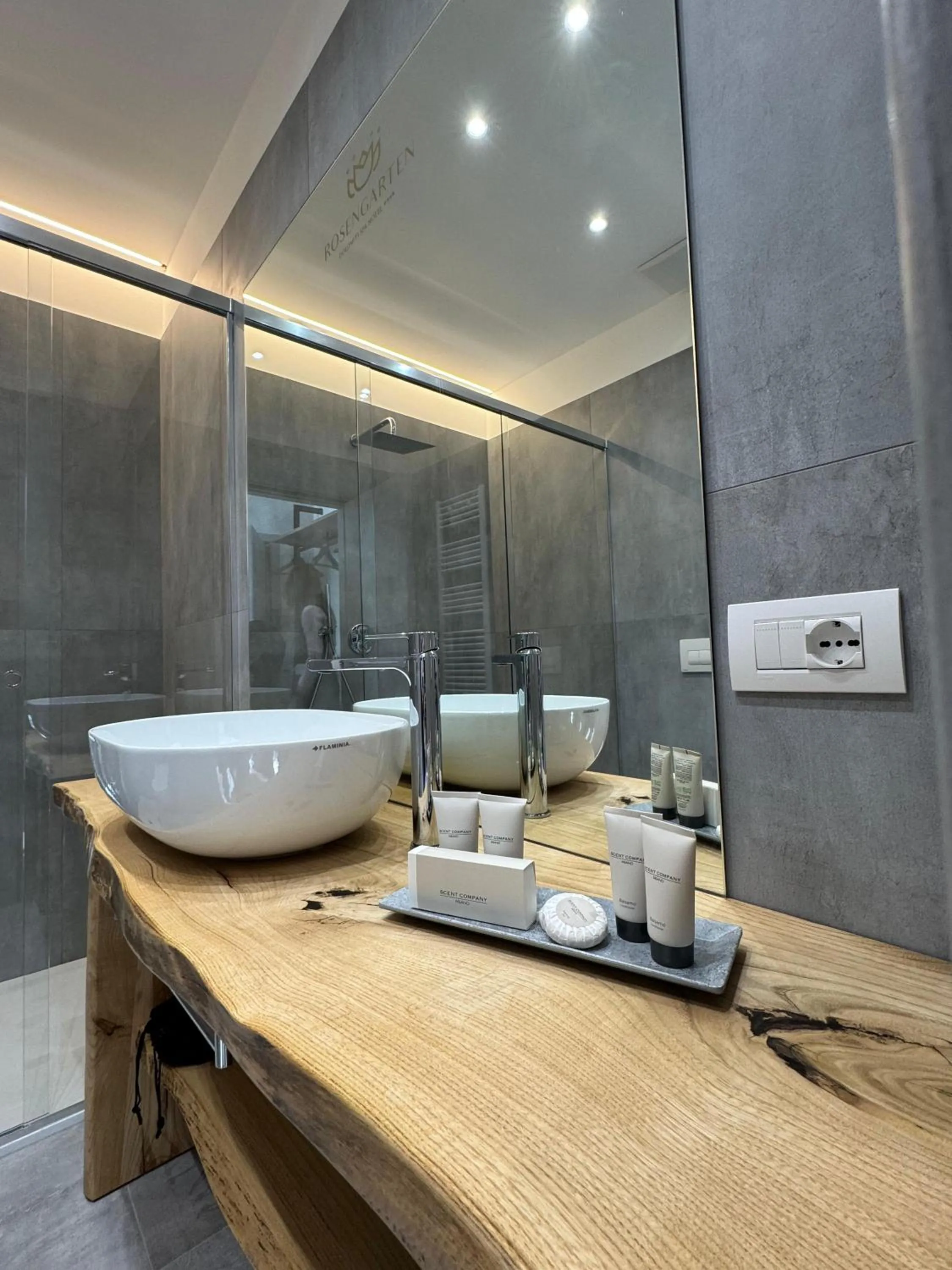 Shower in Hotel Rosengarten