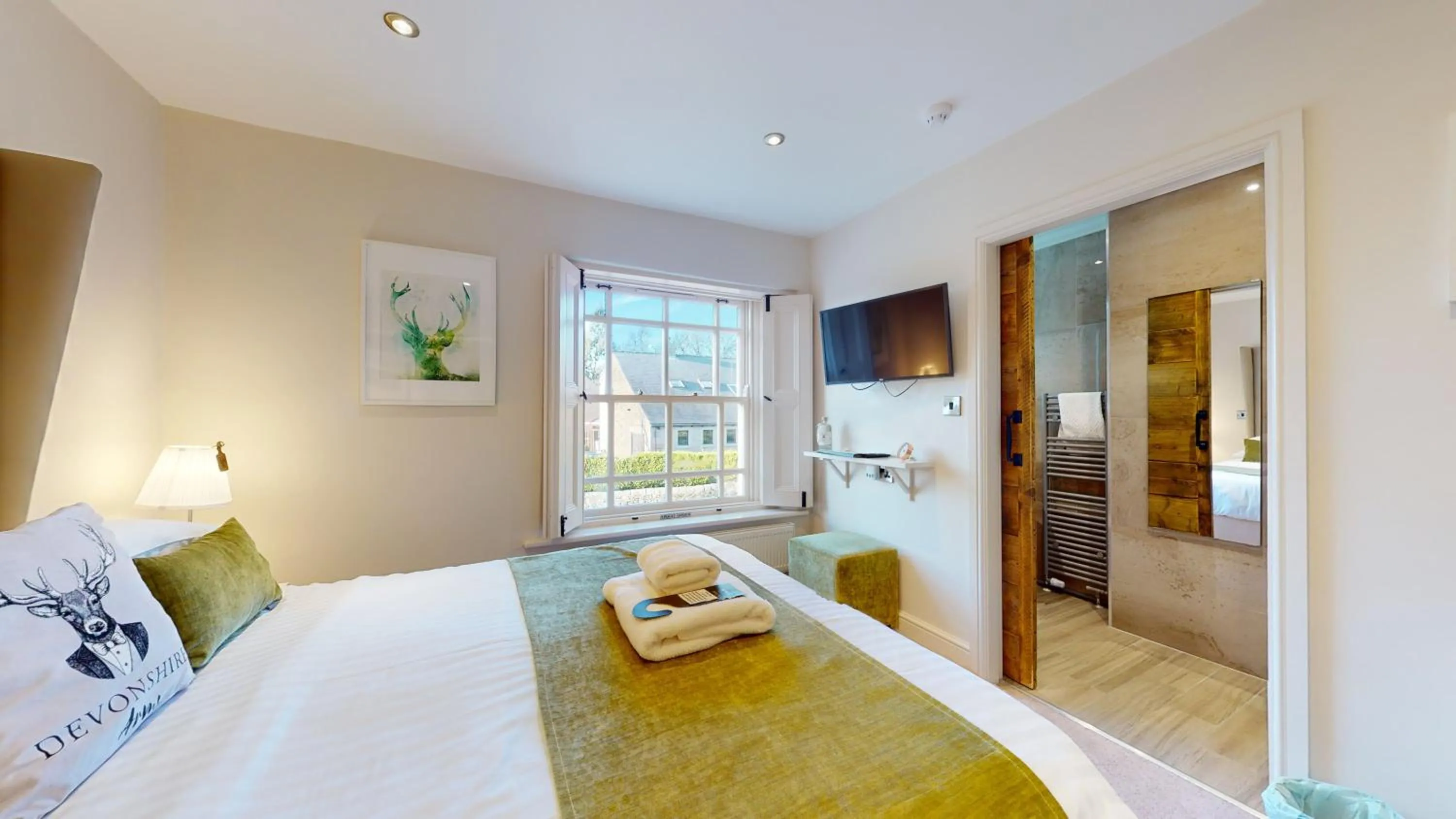 Bedroom, Bed in The Devonshire Arms