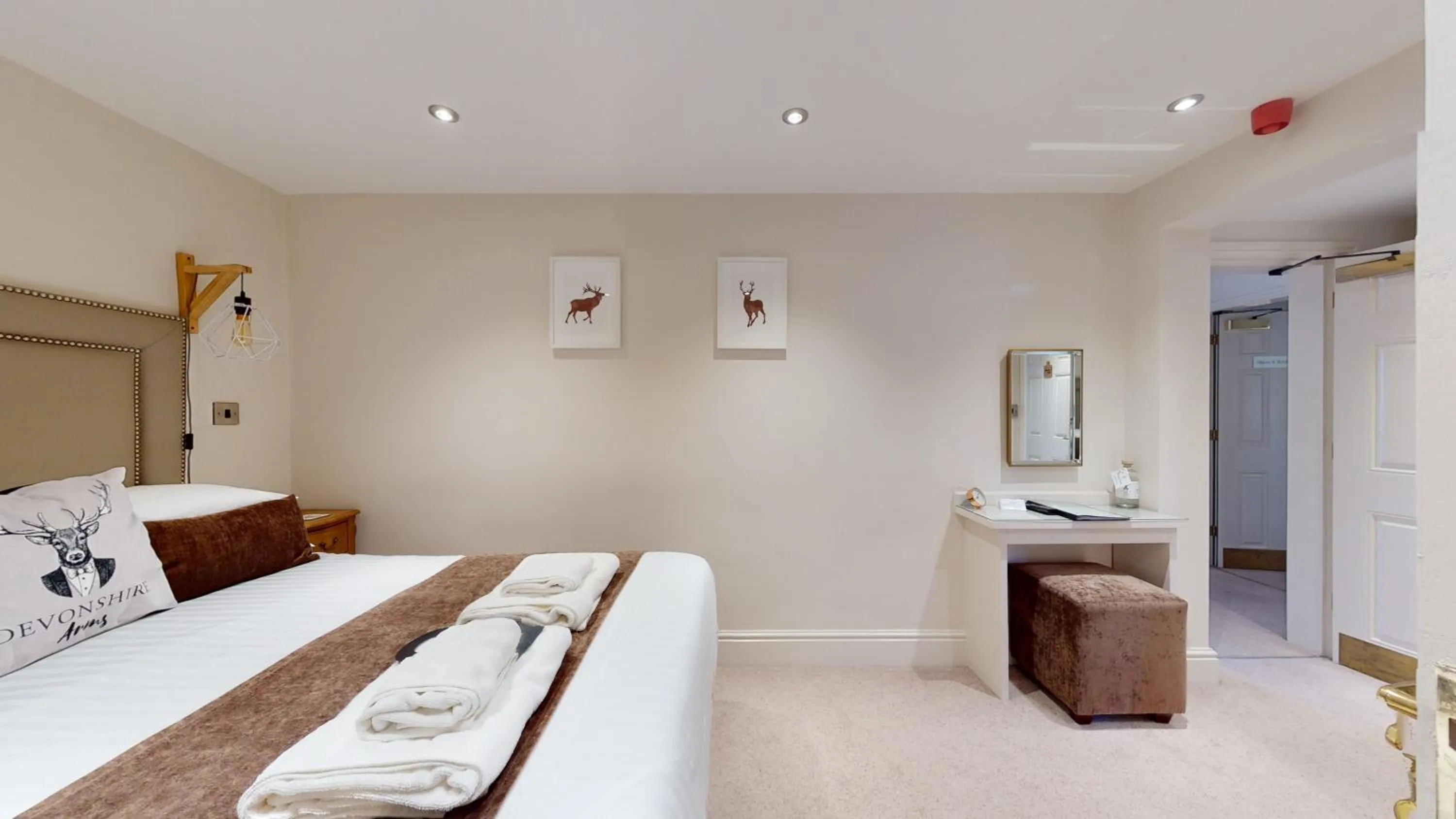 Bedroom, Bed in The Devonshire Arms