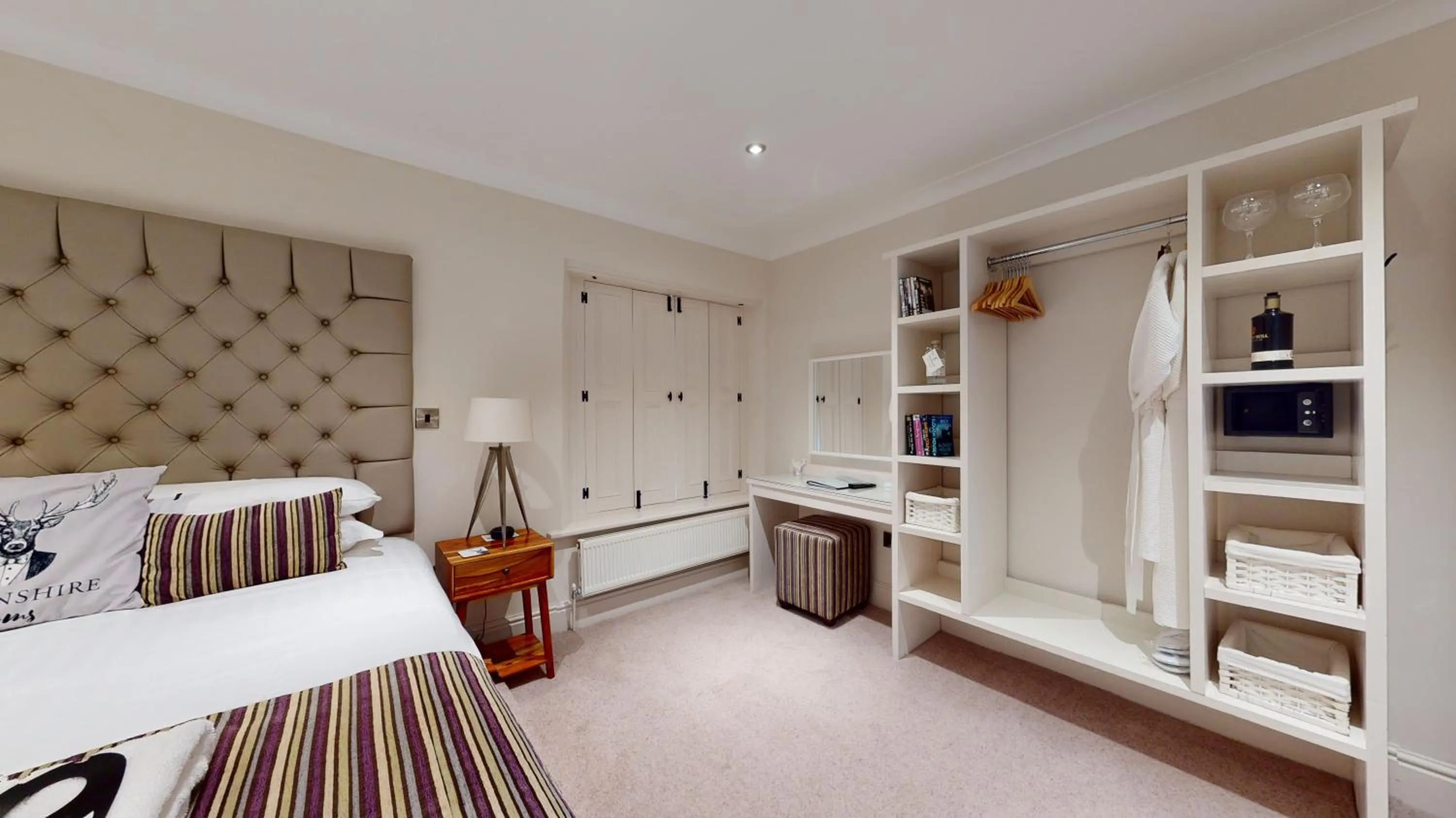 Photo of the whole room, Bed in The Devonshire Arms