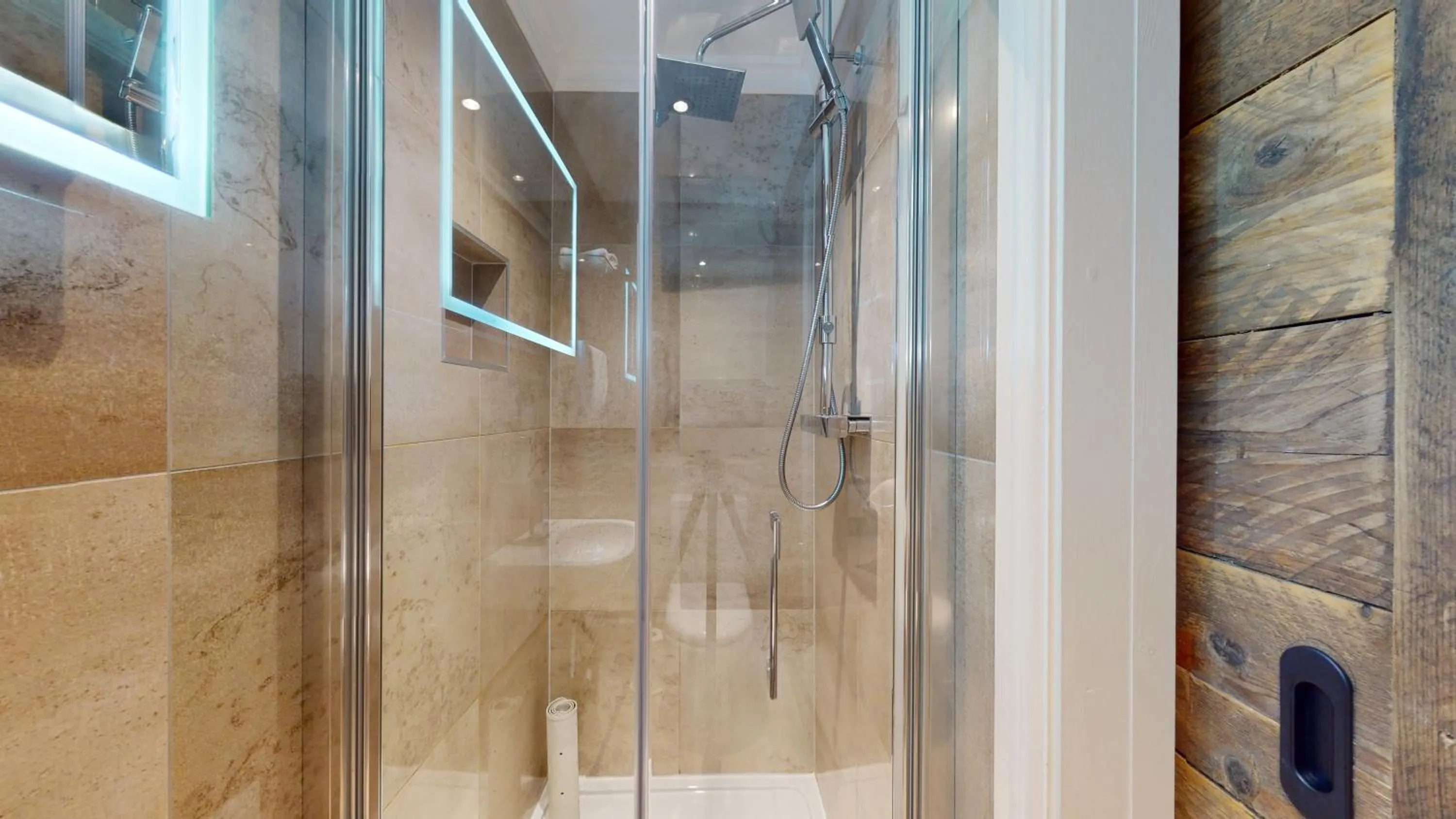 Shower in The Devonshire Arms