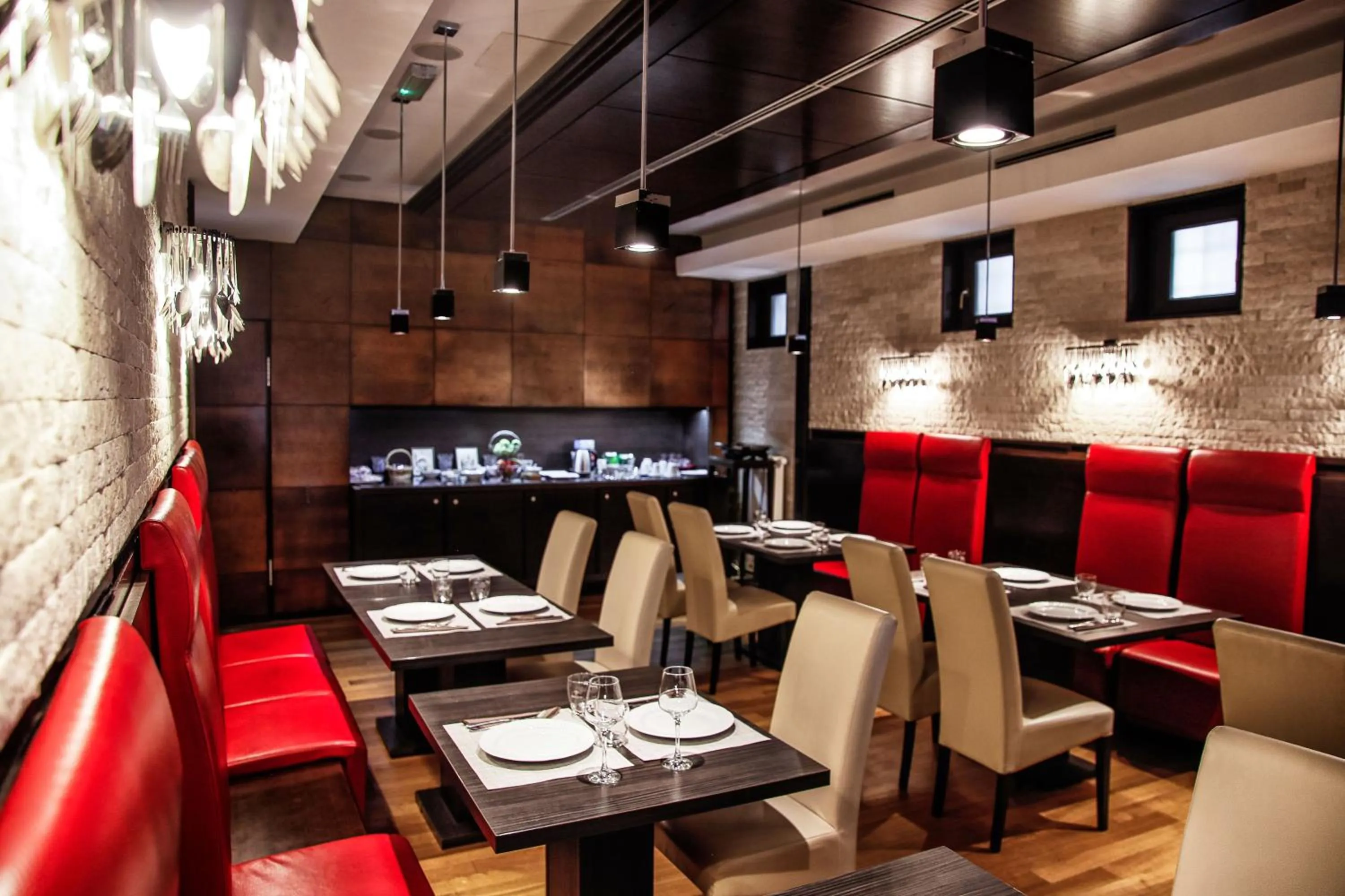 Restaurant/places to eat in Hotel Lent