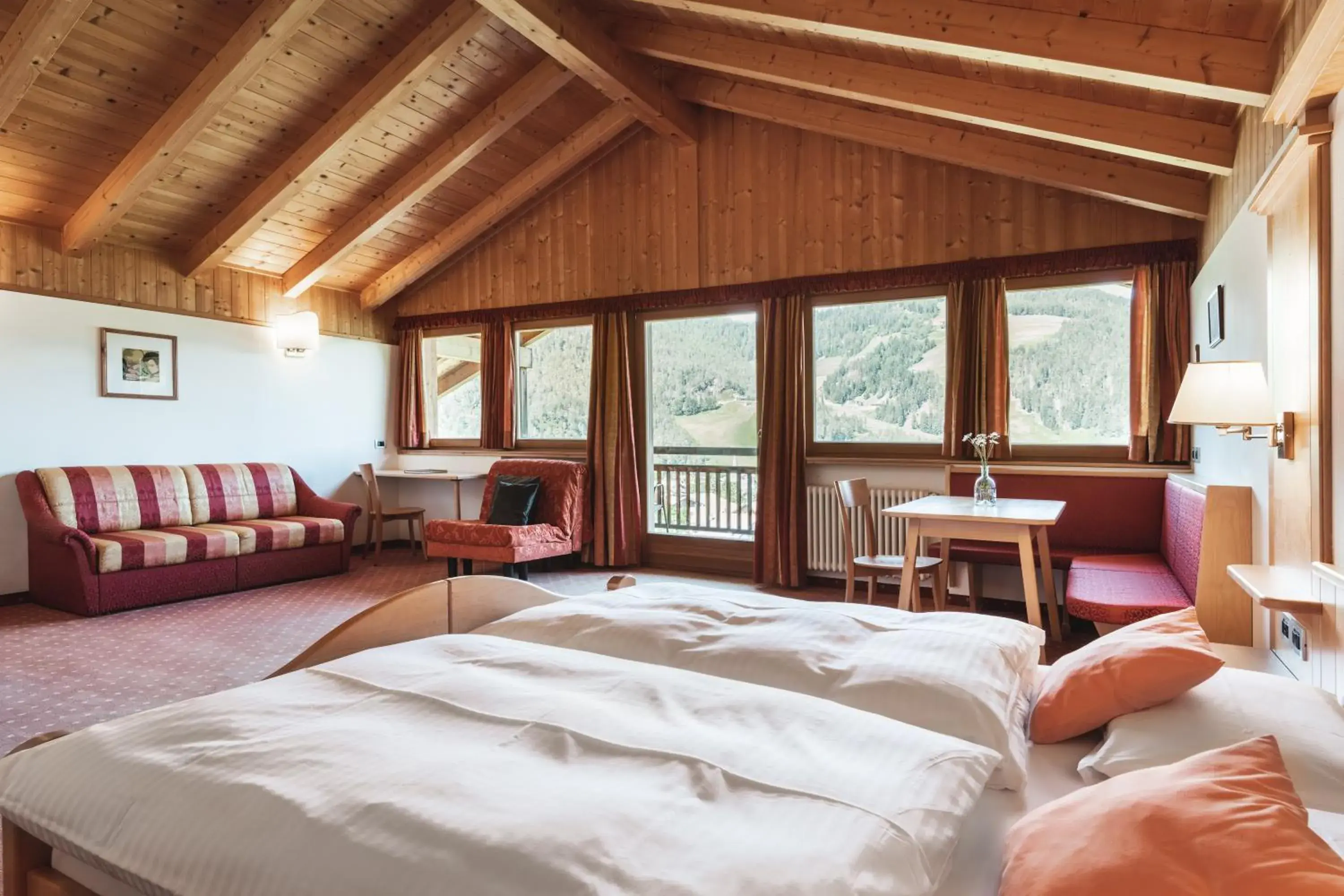 Quadruple Room in BergHotel Majarei Quadruple Room in BergHotel Majarei