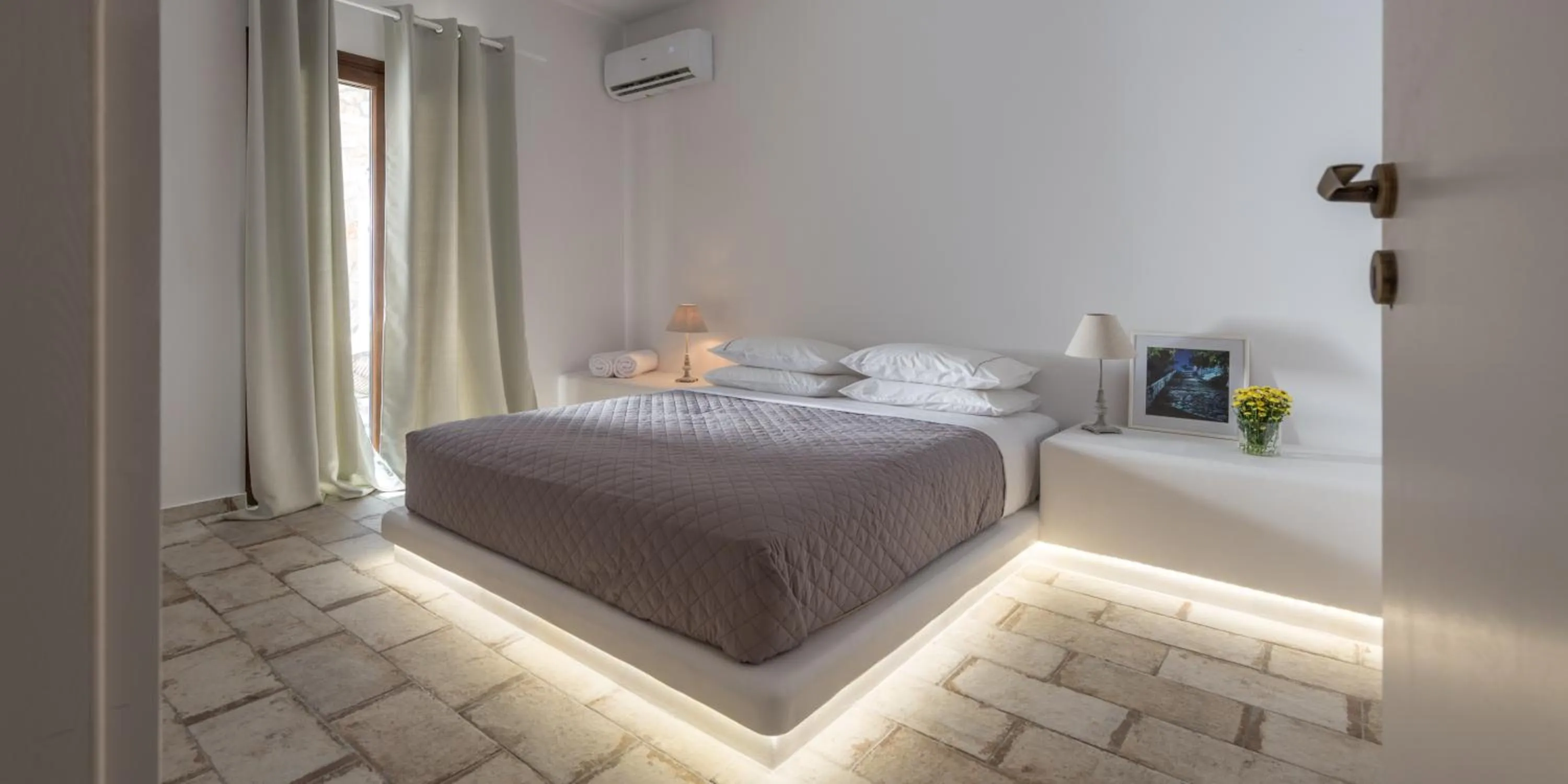 Bed in Elia Residences Santorini