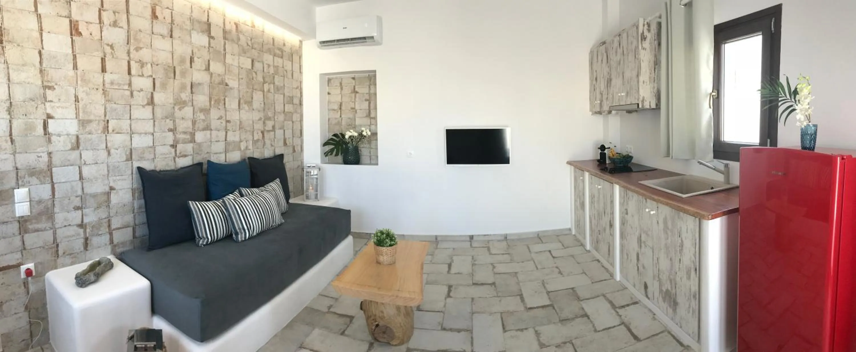 TV and multimedia in Elia Residences Santorini