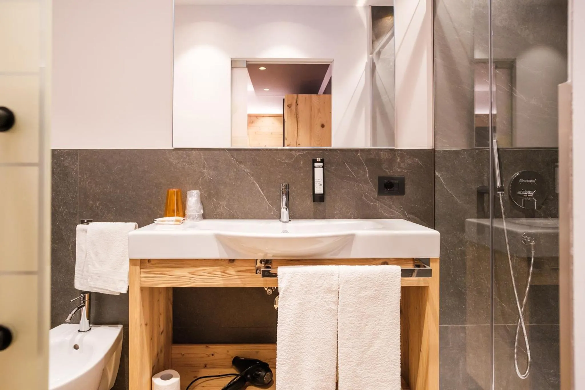 Bathroom in Hotel Piccola Baita