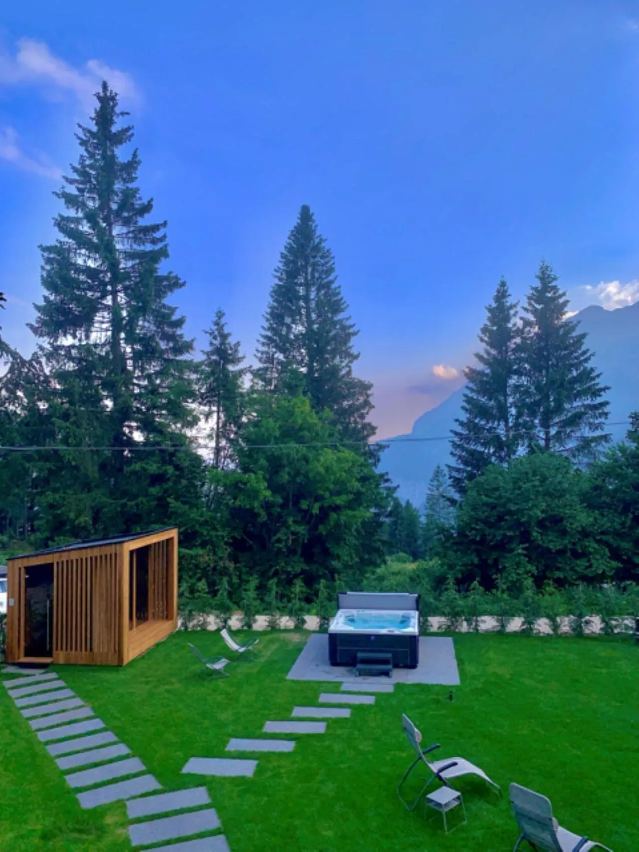 Hot Tub in Hotel Piccola Baita
