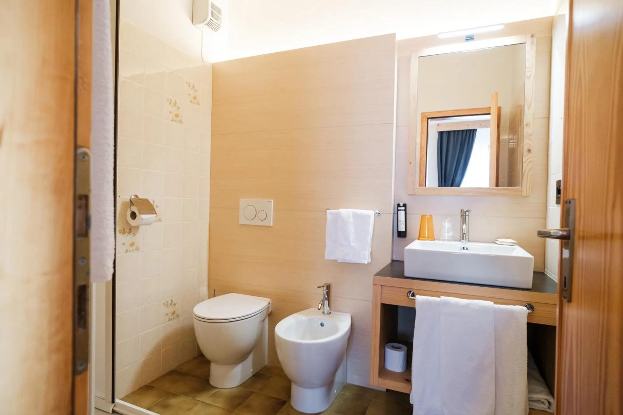 Toilet in Hotel Piccola Baita