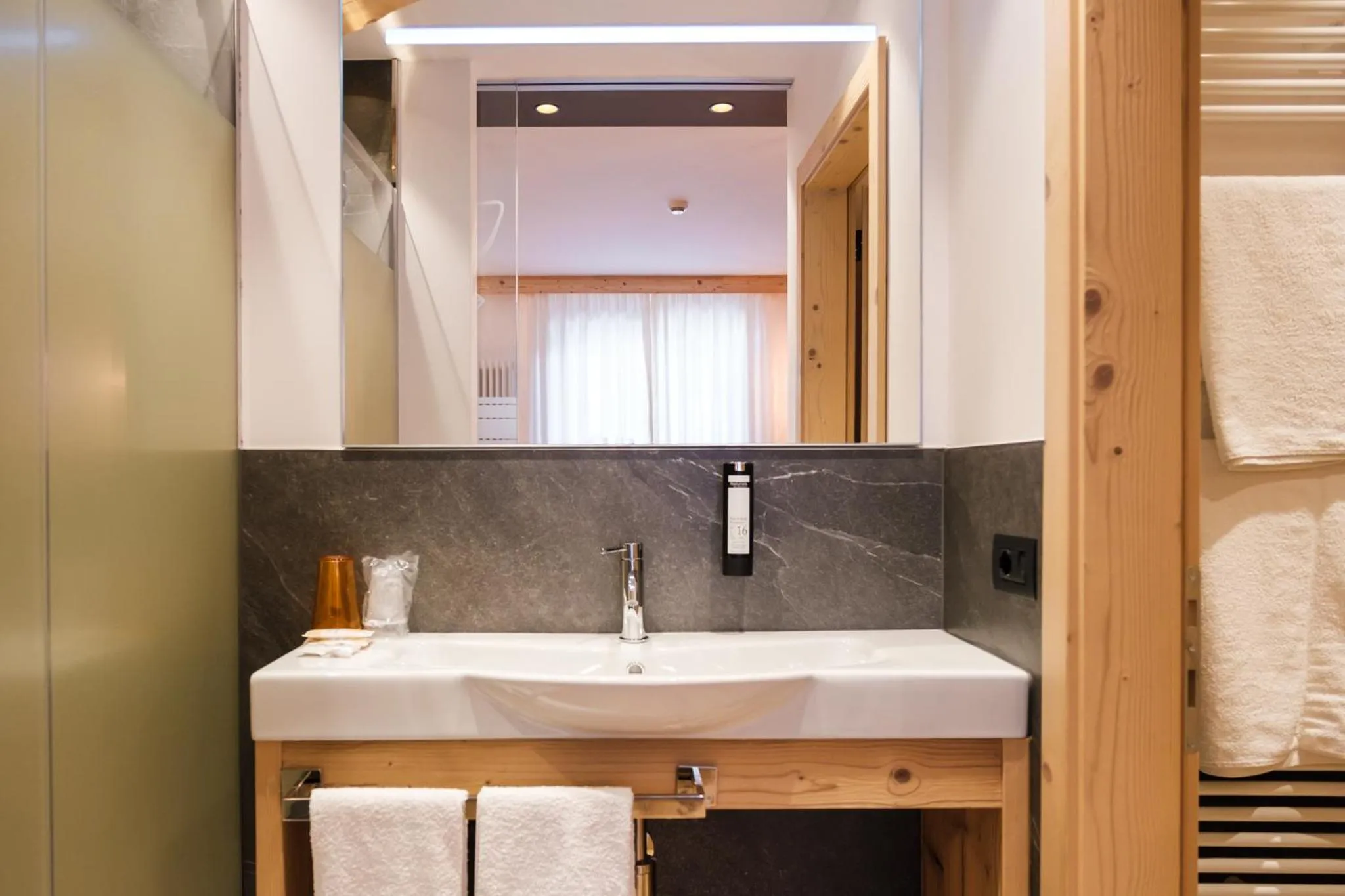 Shower in Hotel Piccola Baita