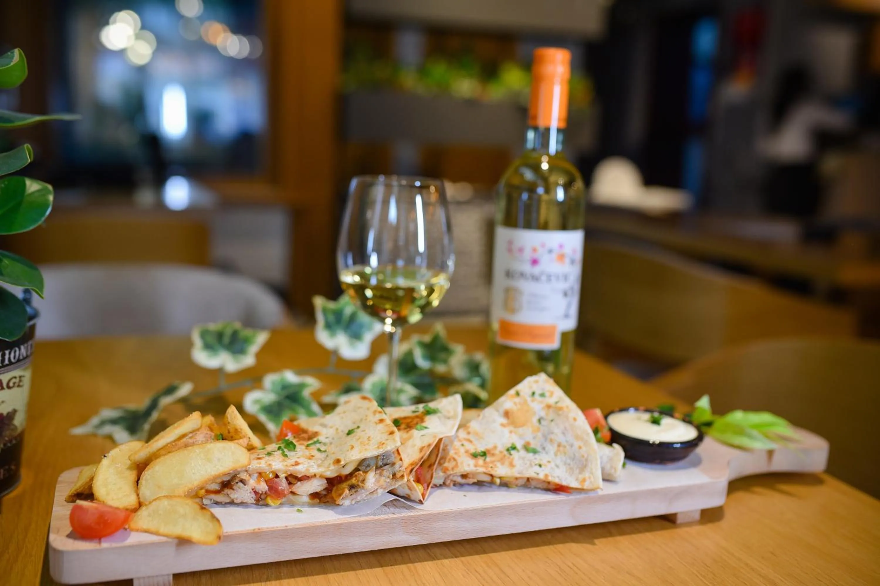 Restaurant/places to eat in Central Inn