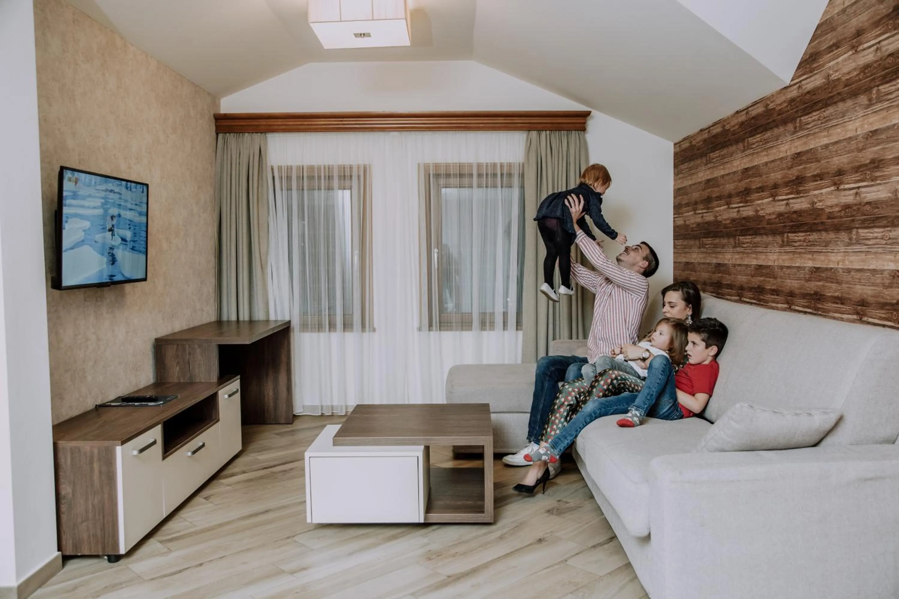 People in Central Inn