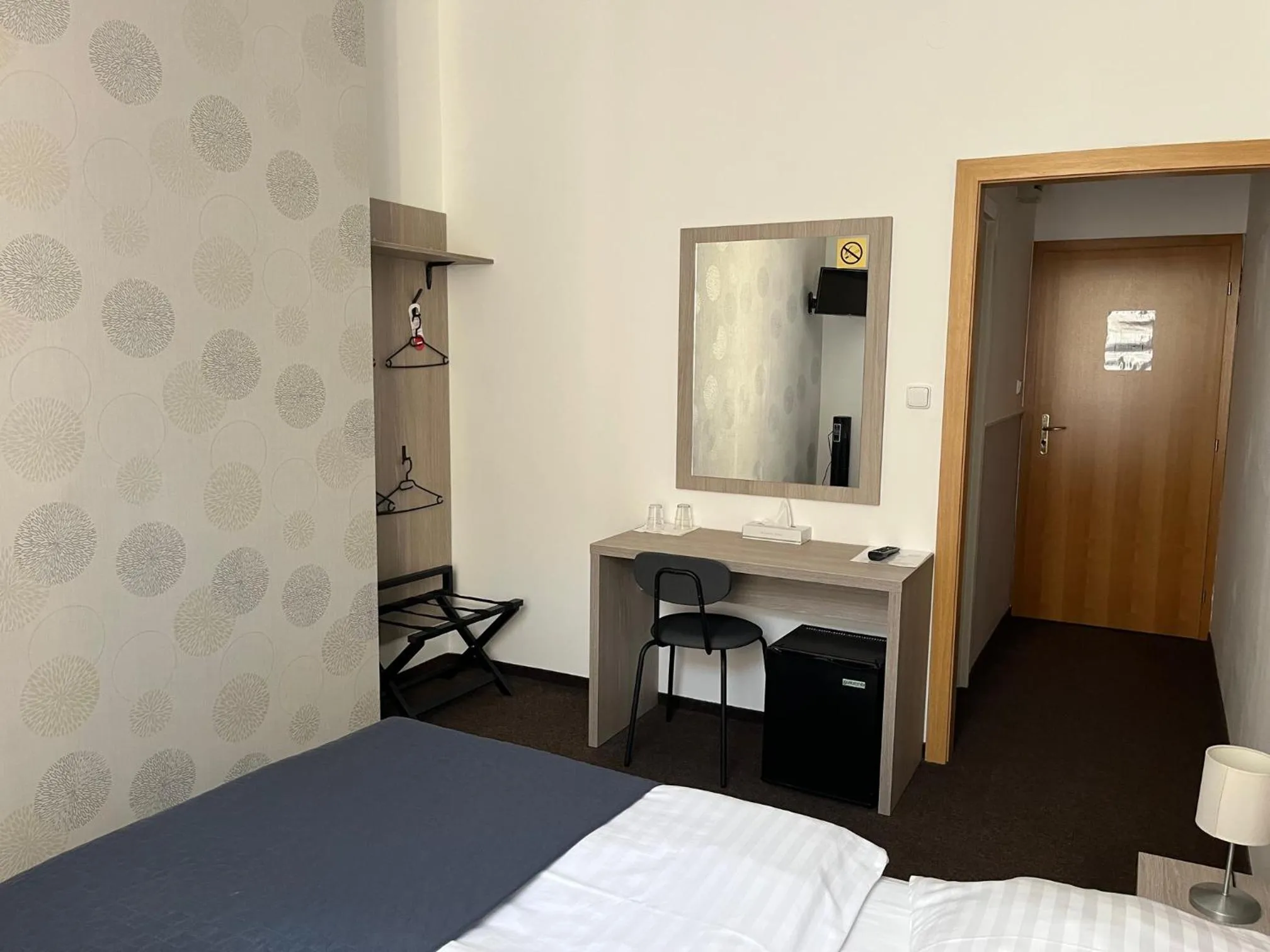 Text overlay, Bed in Hotel U Dvou medvídků